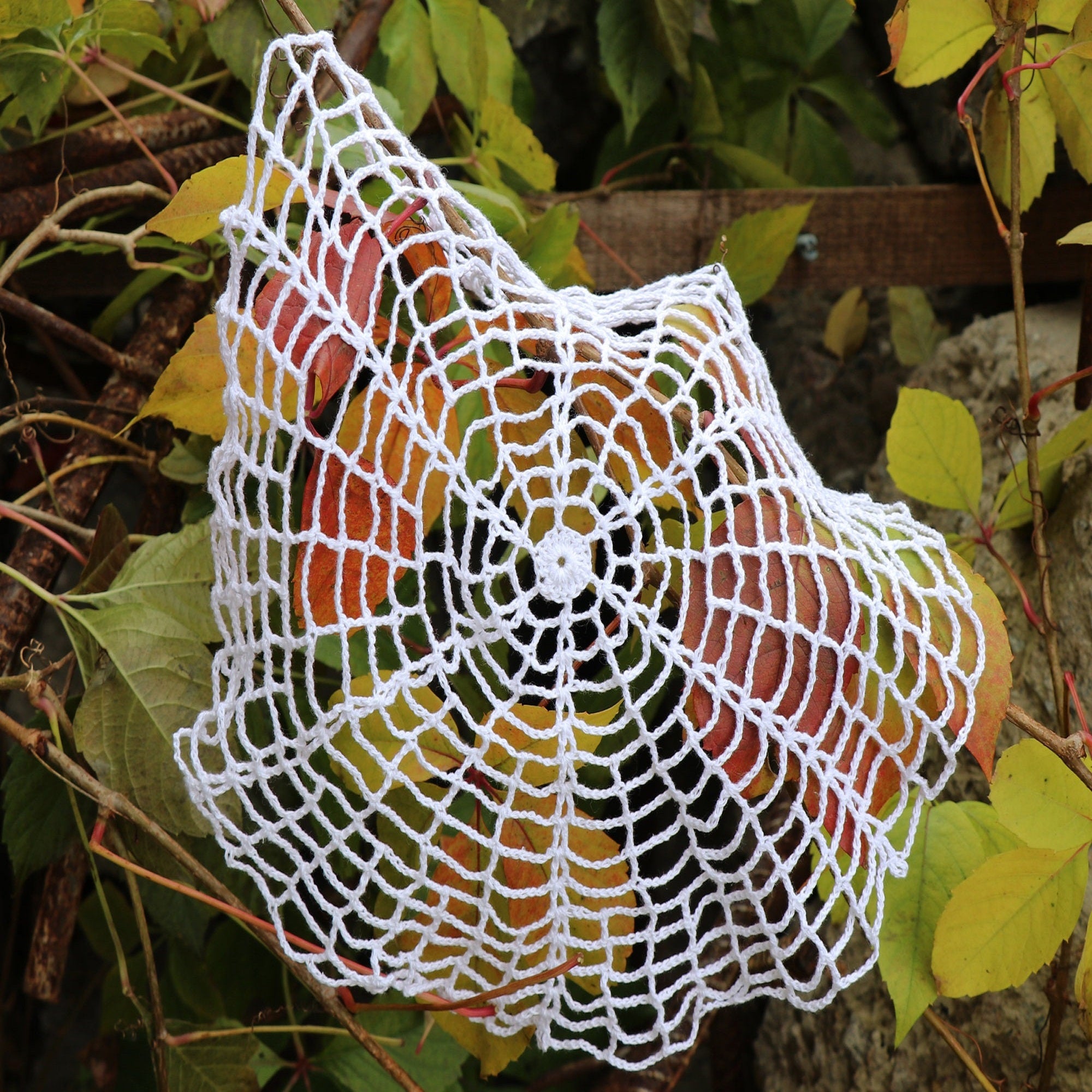 HALLOWEEN SPIRED WEB Crochet Pattern (skill level beginner)