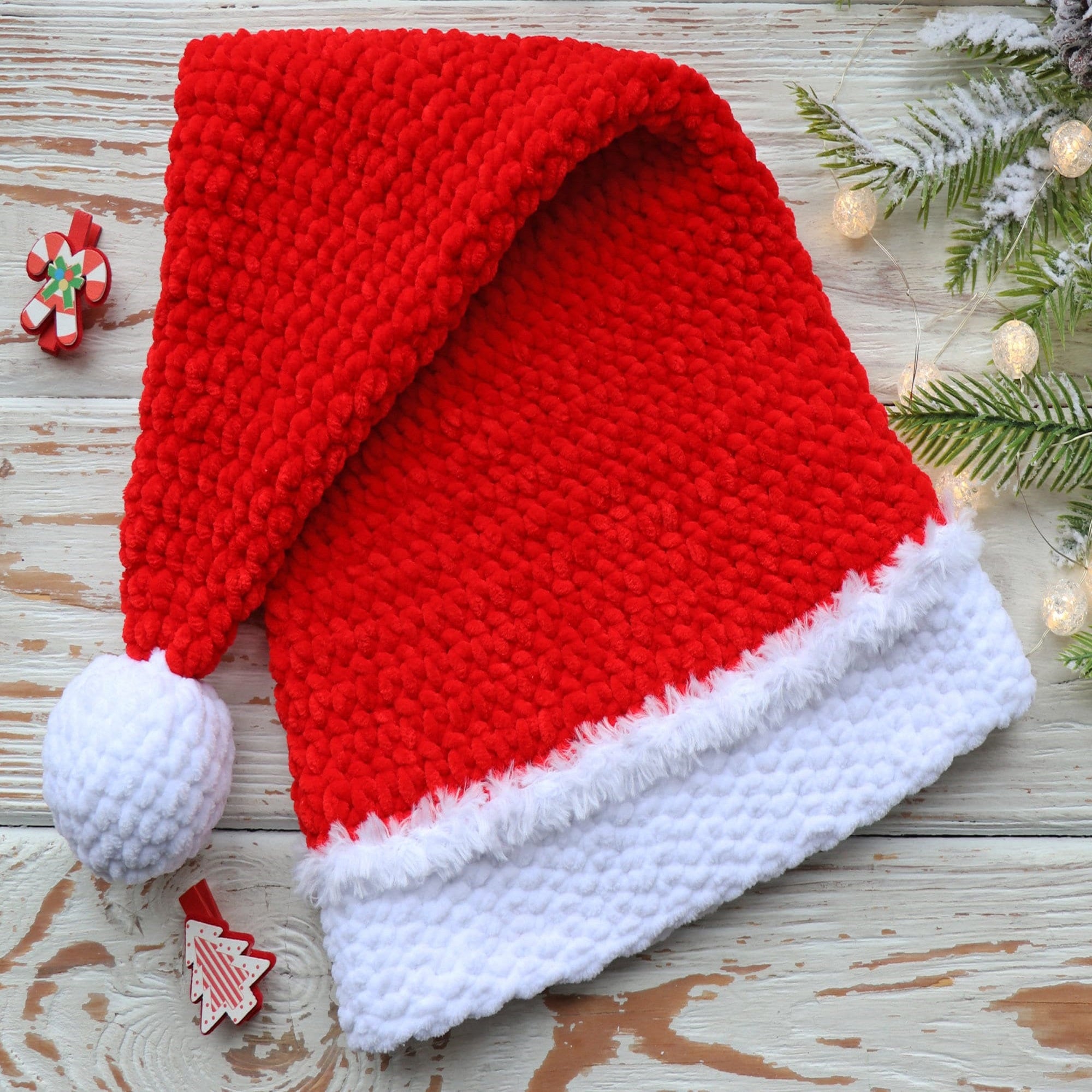 SANTA HAT Crochet Pattern (skill level beginner)