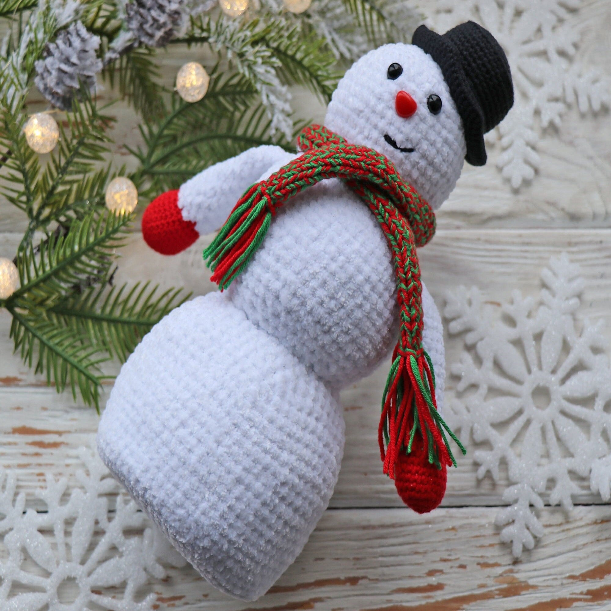 SNOWMAN Crochet Pattern (skill level beginner)