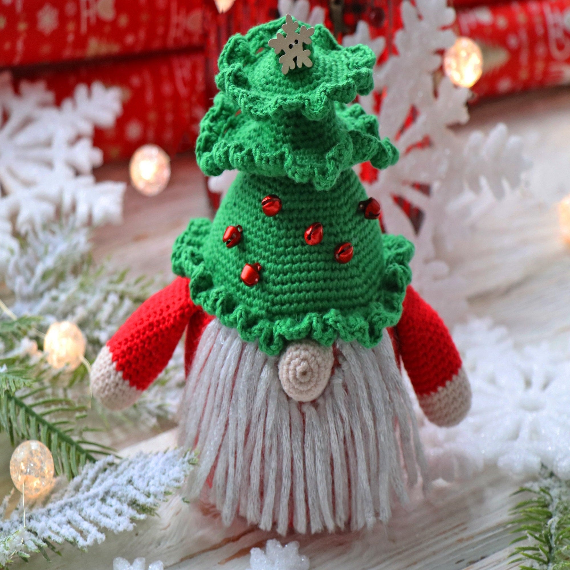 CHRISTMAS GNOME Crochet Pattern (skill level intermediate)