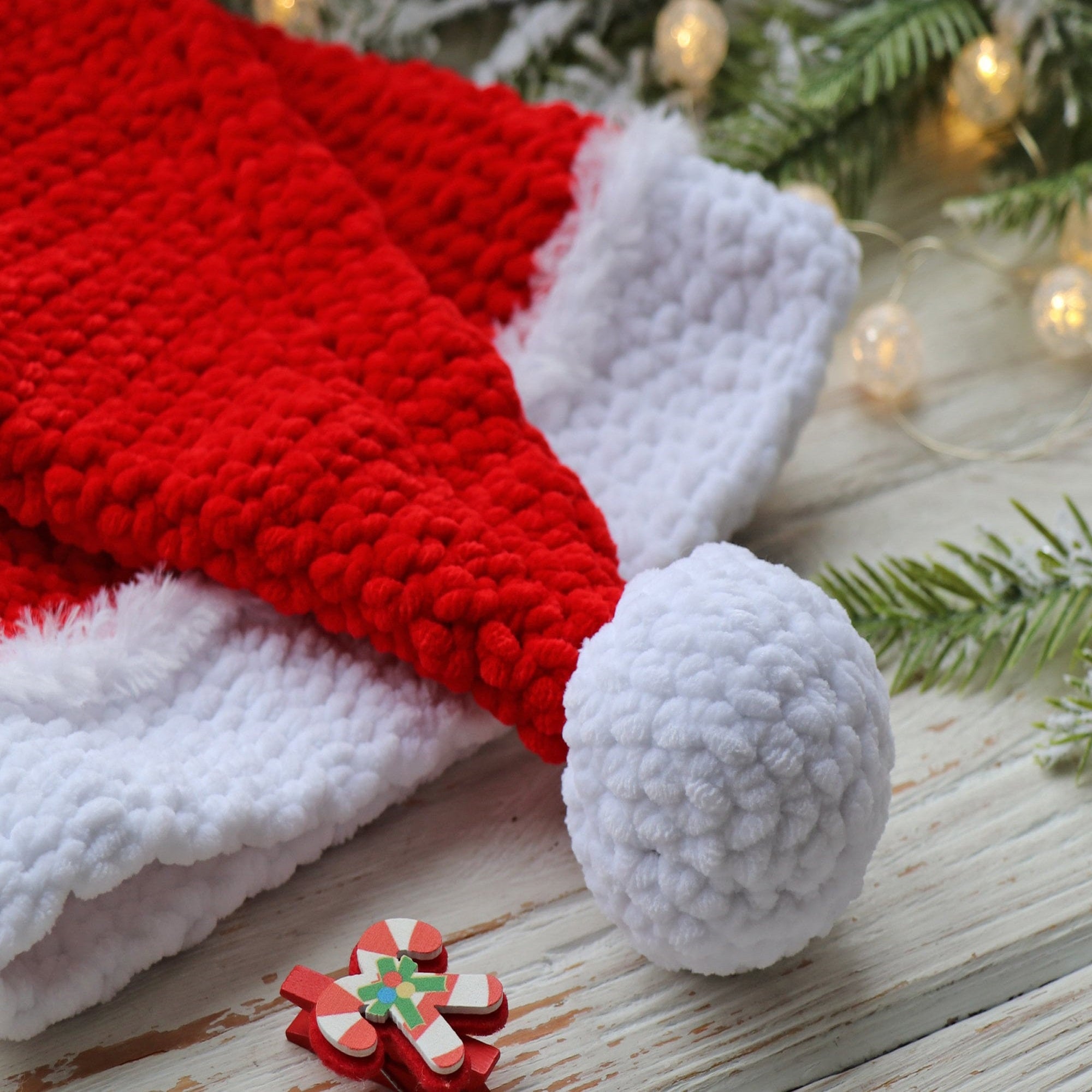 SANTA HAT Crochet Pattern (skill level beginner)