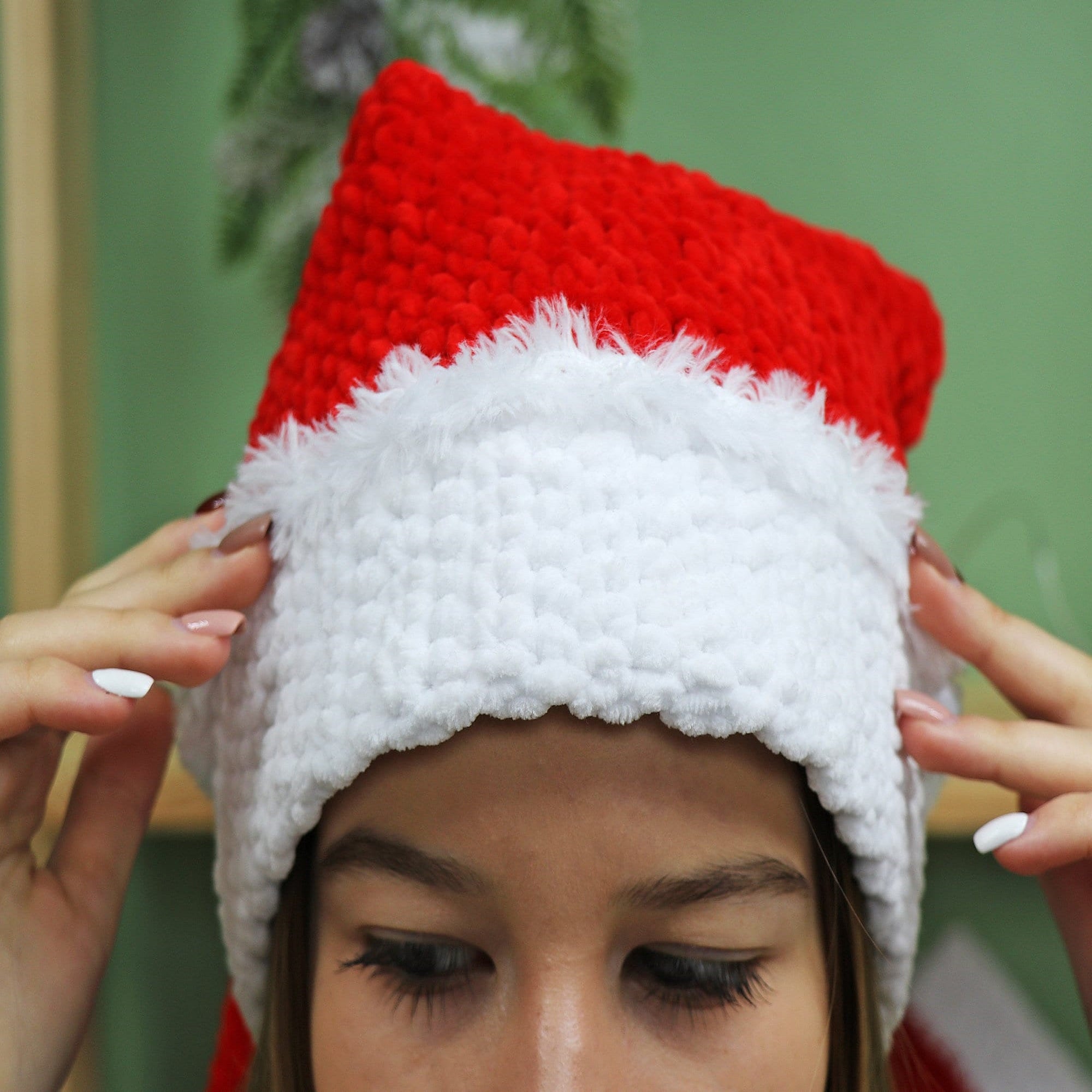 SANTA HAT Crochet Pattern (skill level beginner)