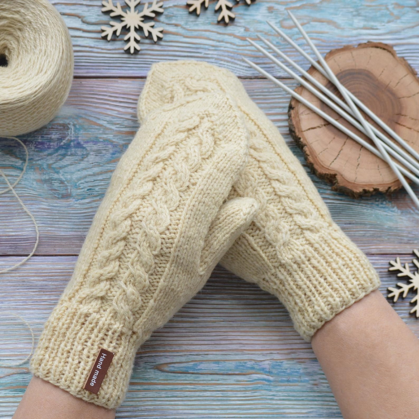 MITTEN PATTERN. Knitting pattern. PDF seamless mittens pattern. Cable knit mittens. Women mitten pattern. Men mitten pattern. Kids mittens