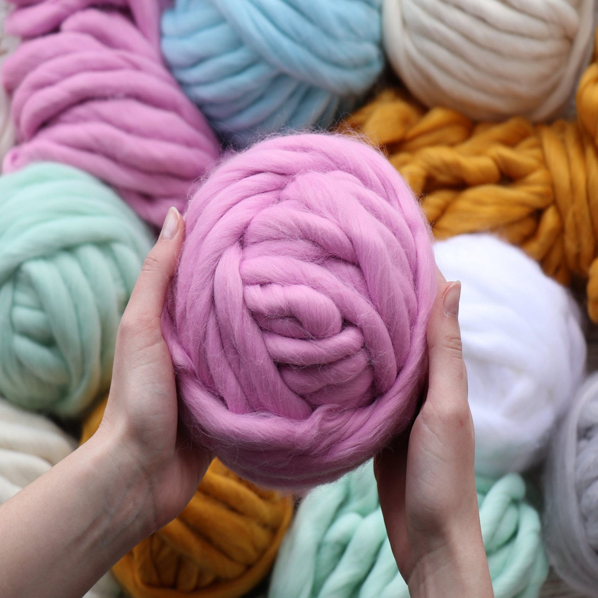 Super Chunky Acrylic Yarn, 7 Colors, 7.05 oz / 8.7 yards