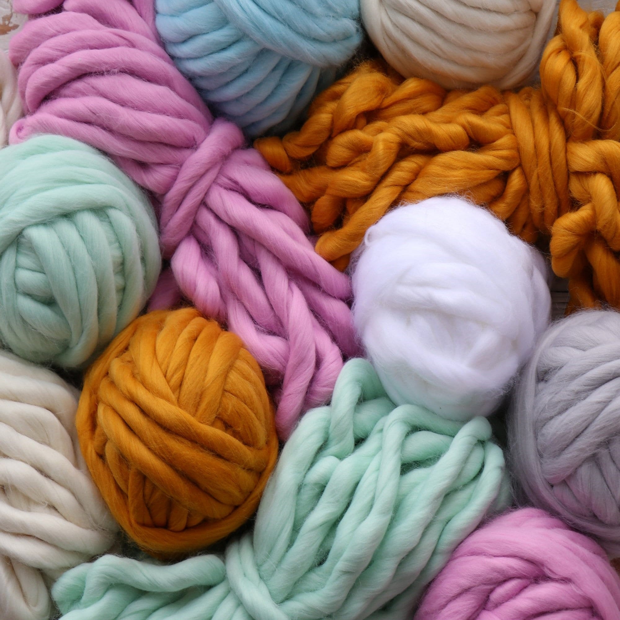 Super Chunky Acrylic Yarn, 7 Colors, 7.05 oz / 8.7 yards