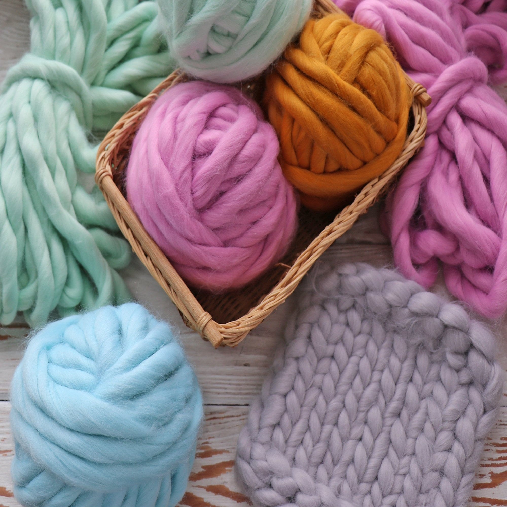 Super Chunky Acrylic Yarn, 7 Colors, 7.05 oz / 8.7 yards