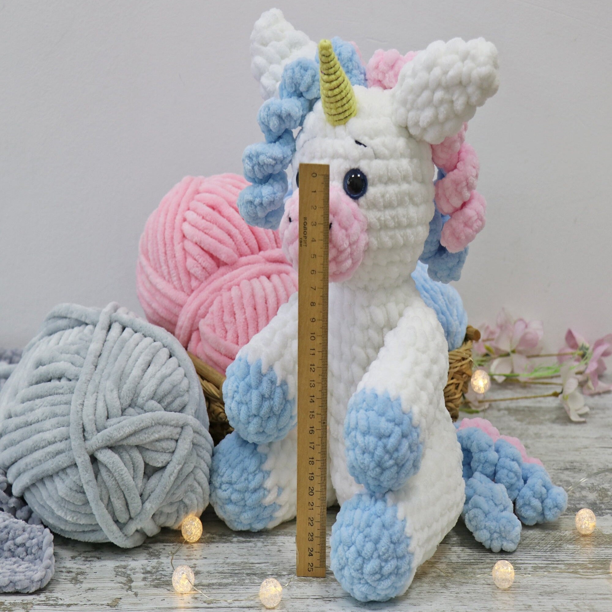 CURLY UNICORN Crochet Pattern (skill level beginner)