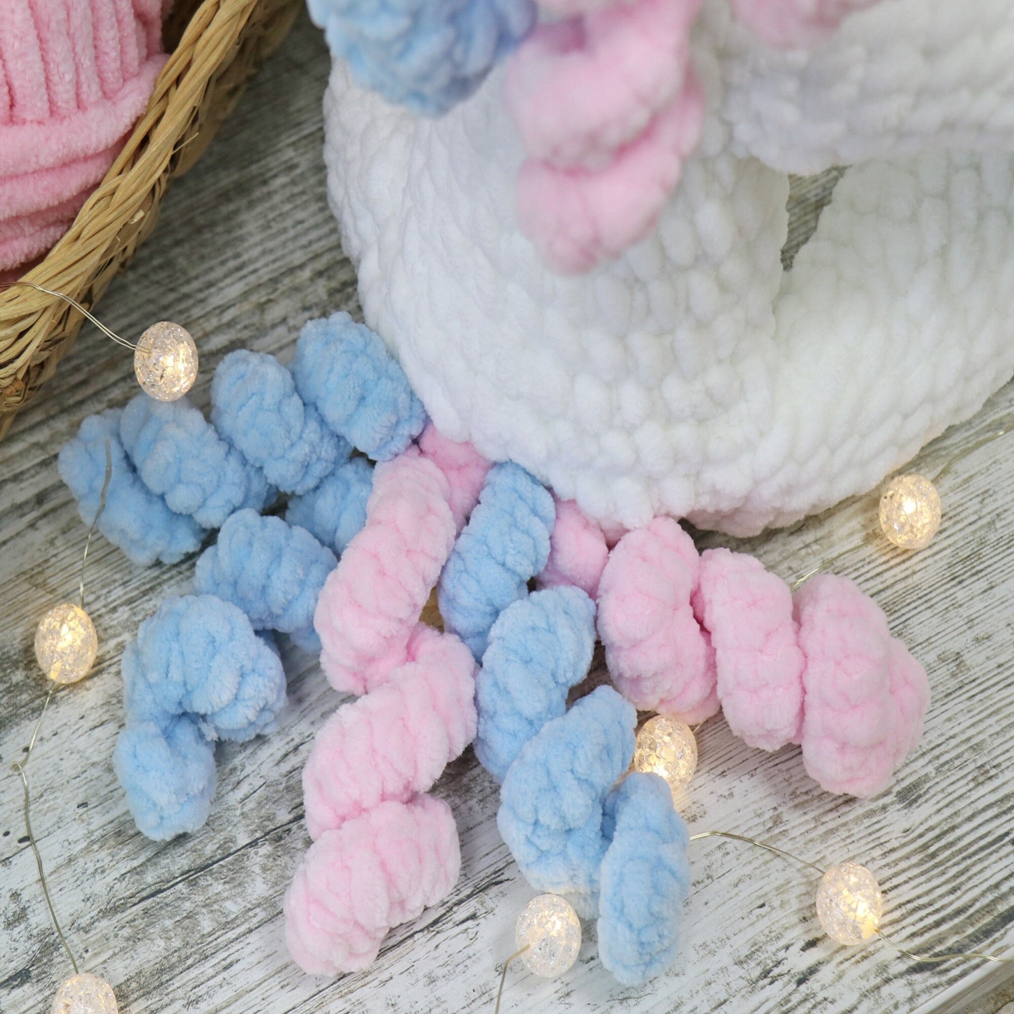 CURLY UNICORN Crochet Pattern (skill level beginner)