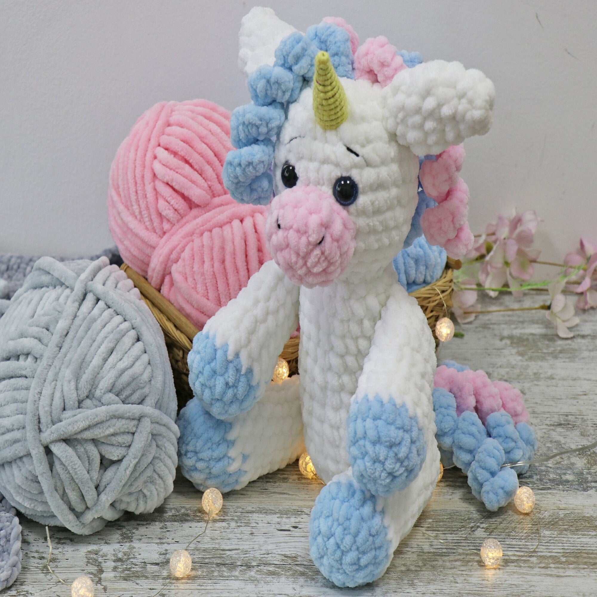 CURLY UNICORN Crochet Pattern (skill level beginner)