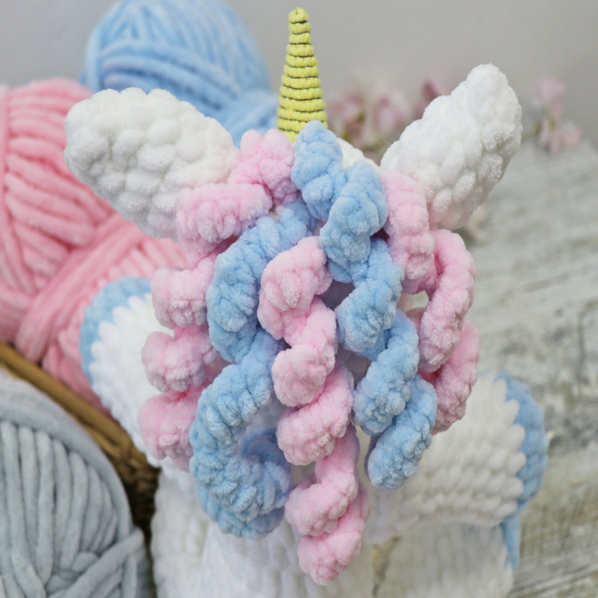CURLY UNICORN Crochet Pattern (skill level beginner)