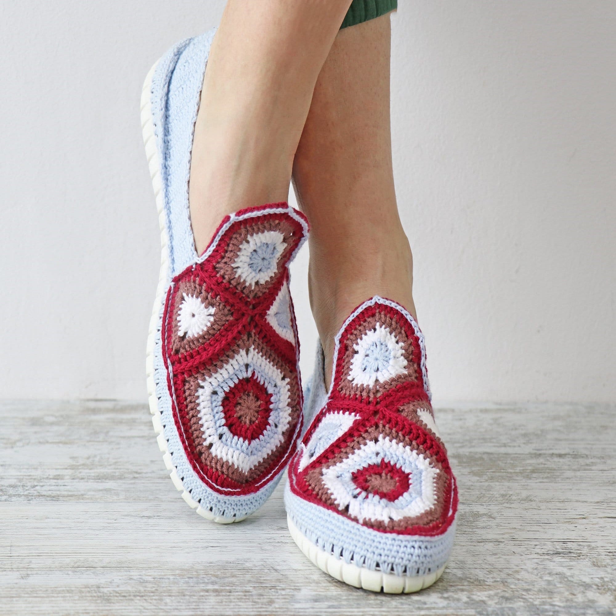 GRANNY MOTIF LOAFERS Crochet Pattern (skill level intermediate)