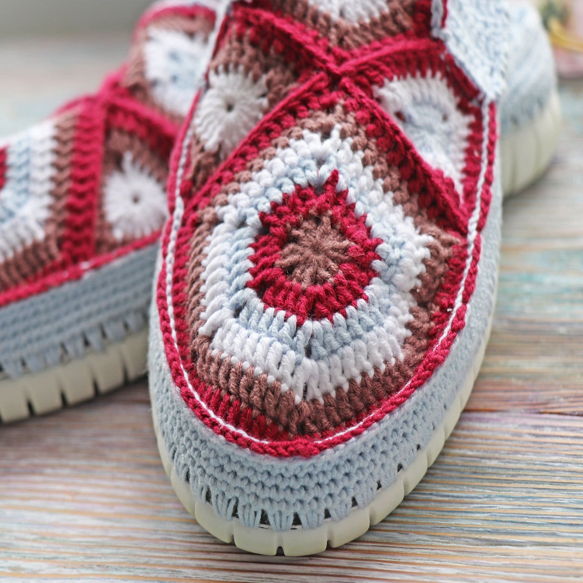 GRANNY MOTIF LOAFERS Crochet Pattern (skill level intermediate)