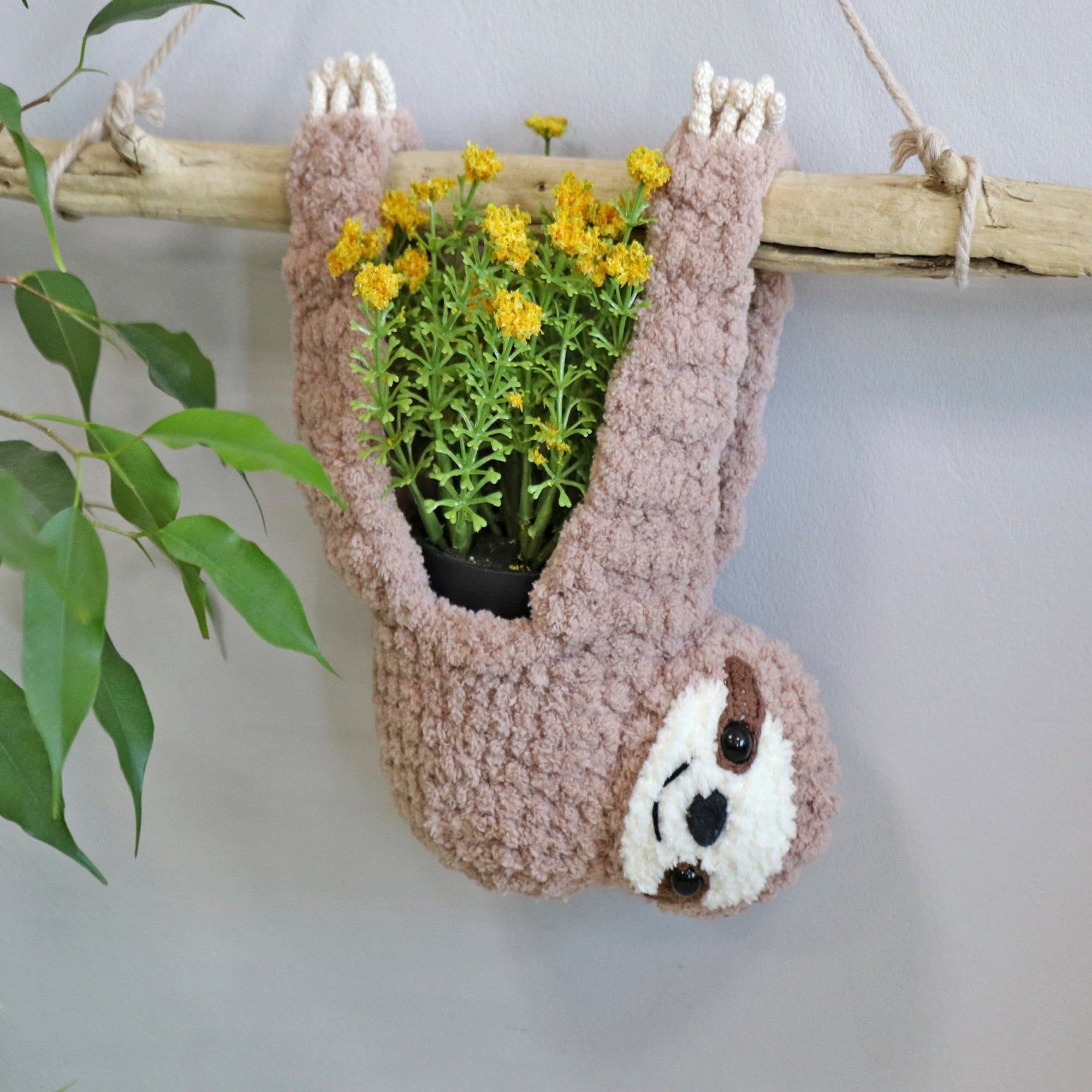 SLOTH PLANTER Crochet Pattern (skill level beginner)