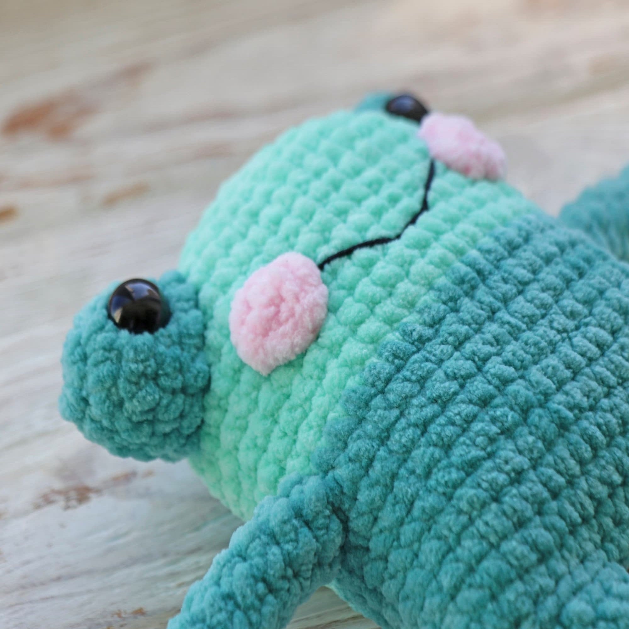 LEGGY FROG Crochet Pattern (skill level beginner)