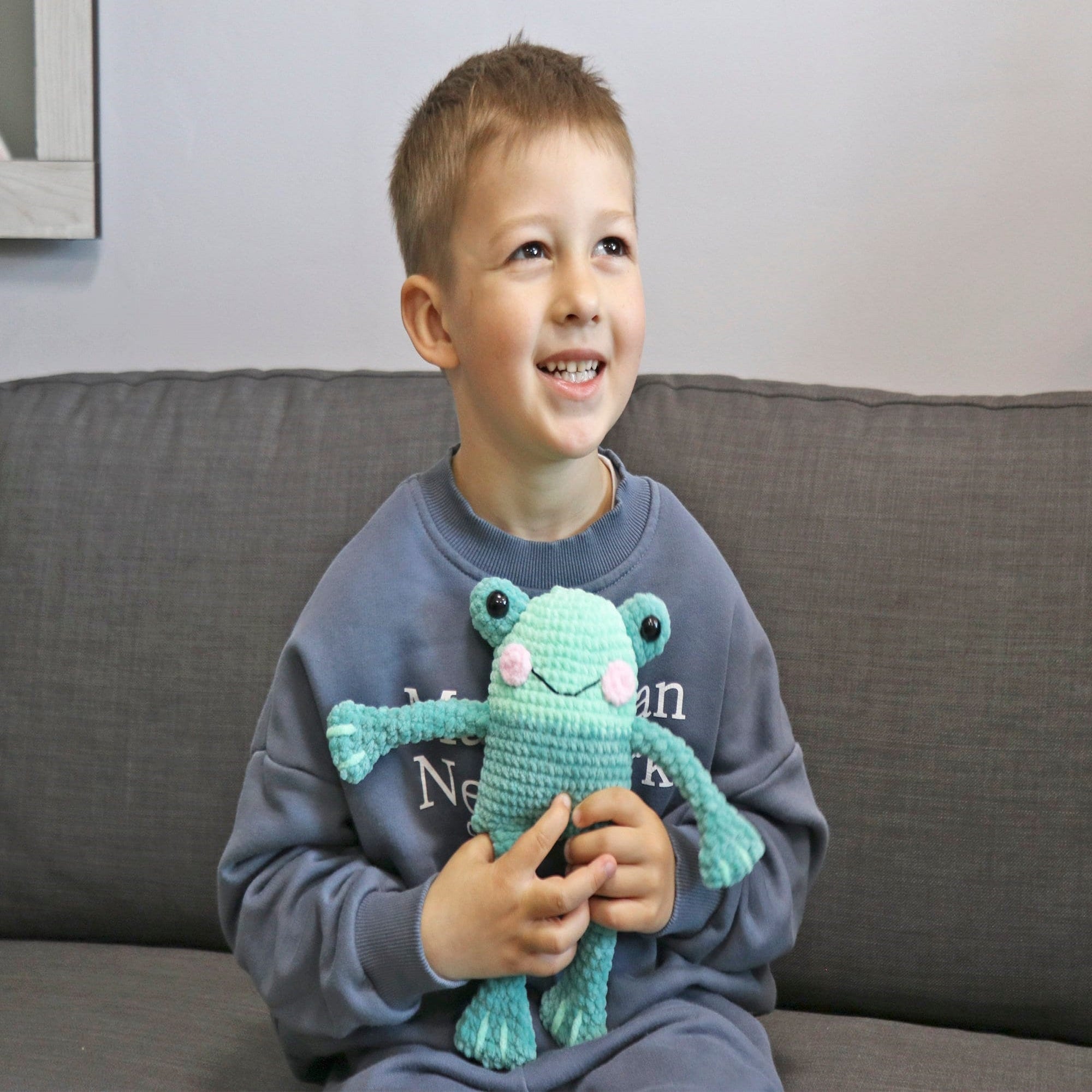 LEGGY FROG Crochet Pattern (skill level beginner)