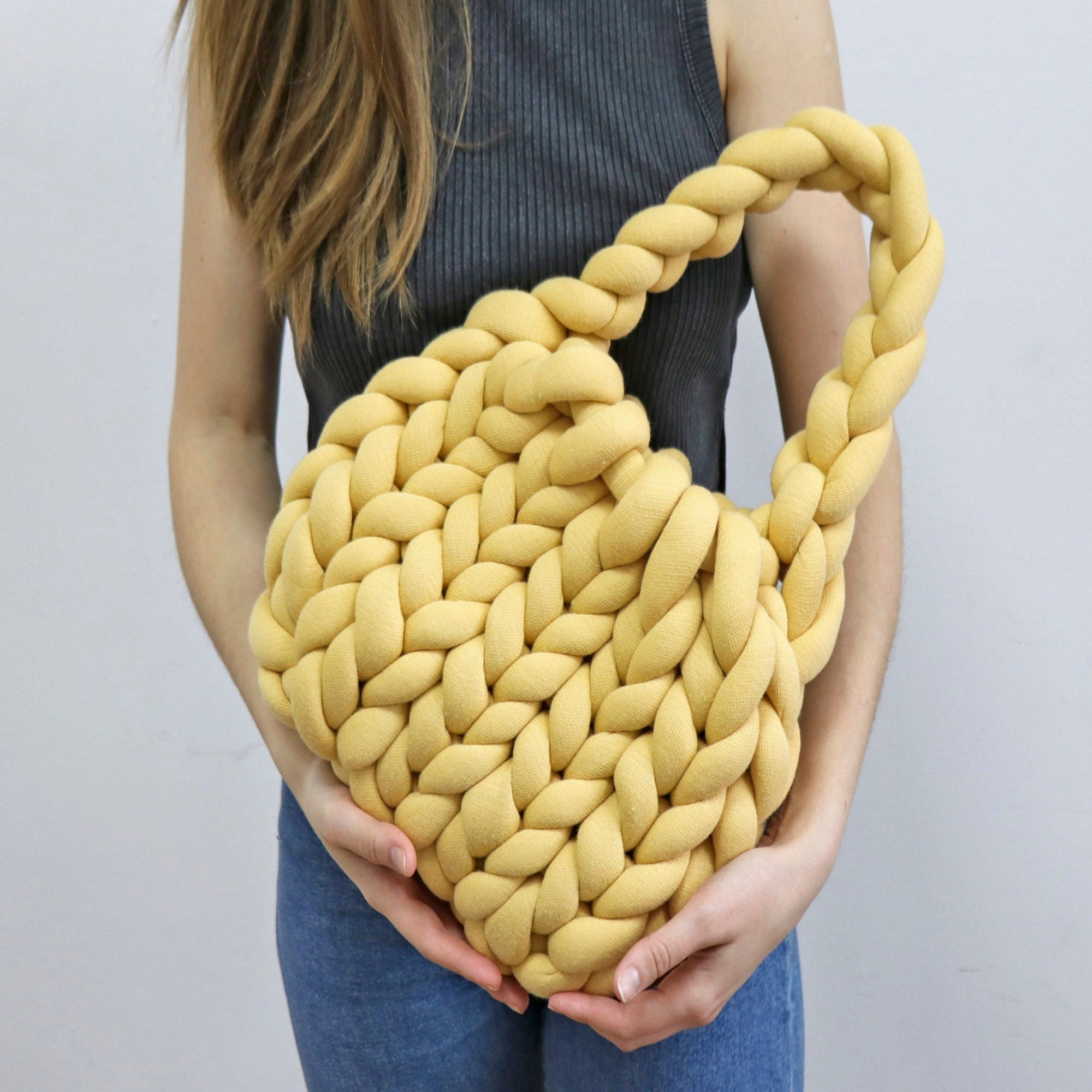 10 MINUTES PURSE Arm Knitting Pattern (skill level beginner)