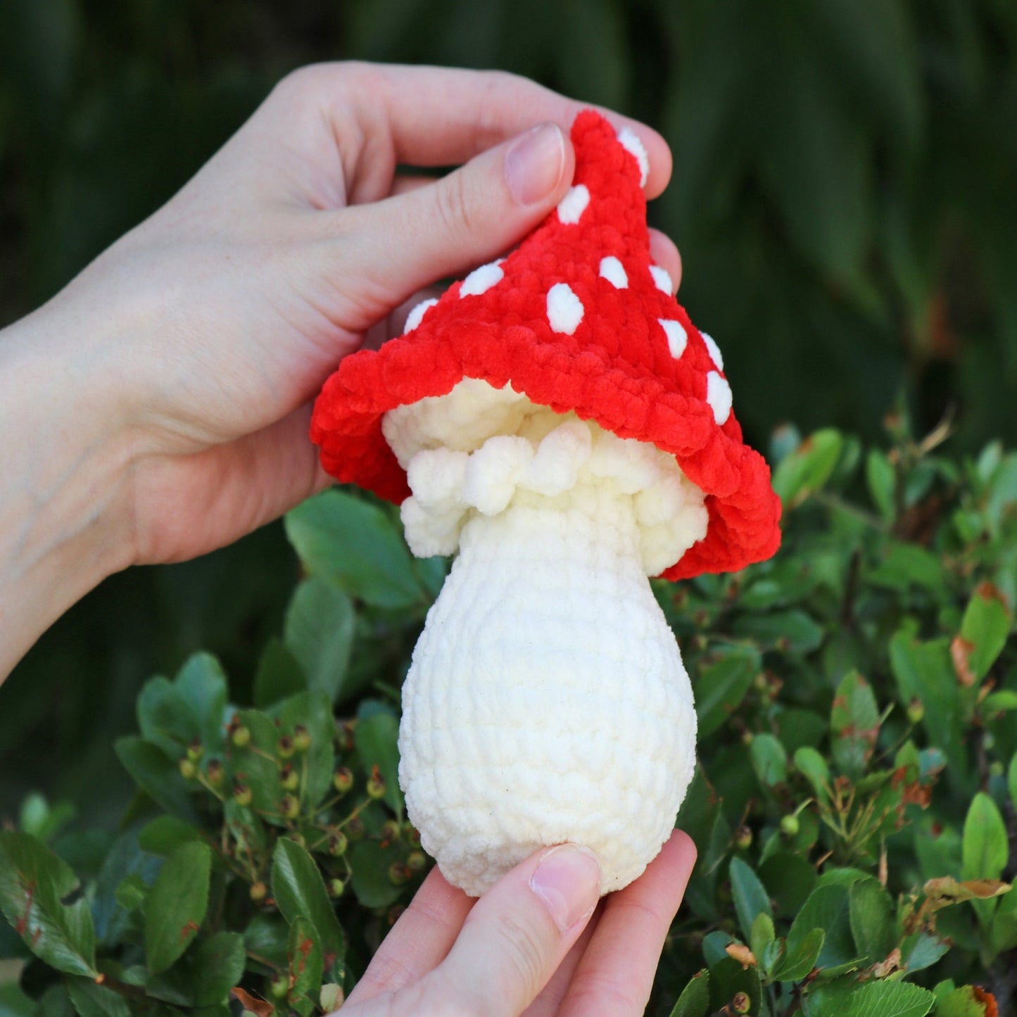 Crochet pattern Mushroom Poping Plushie, US standard terms, Skill level beginner