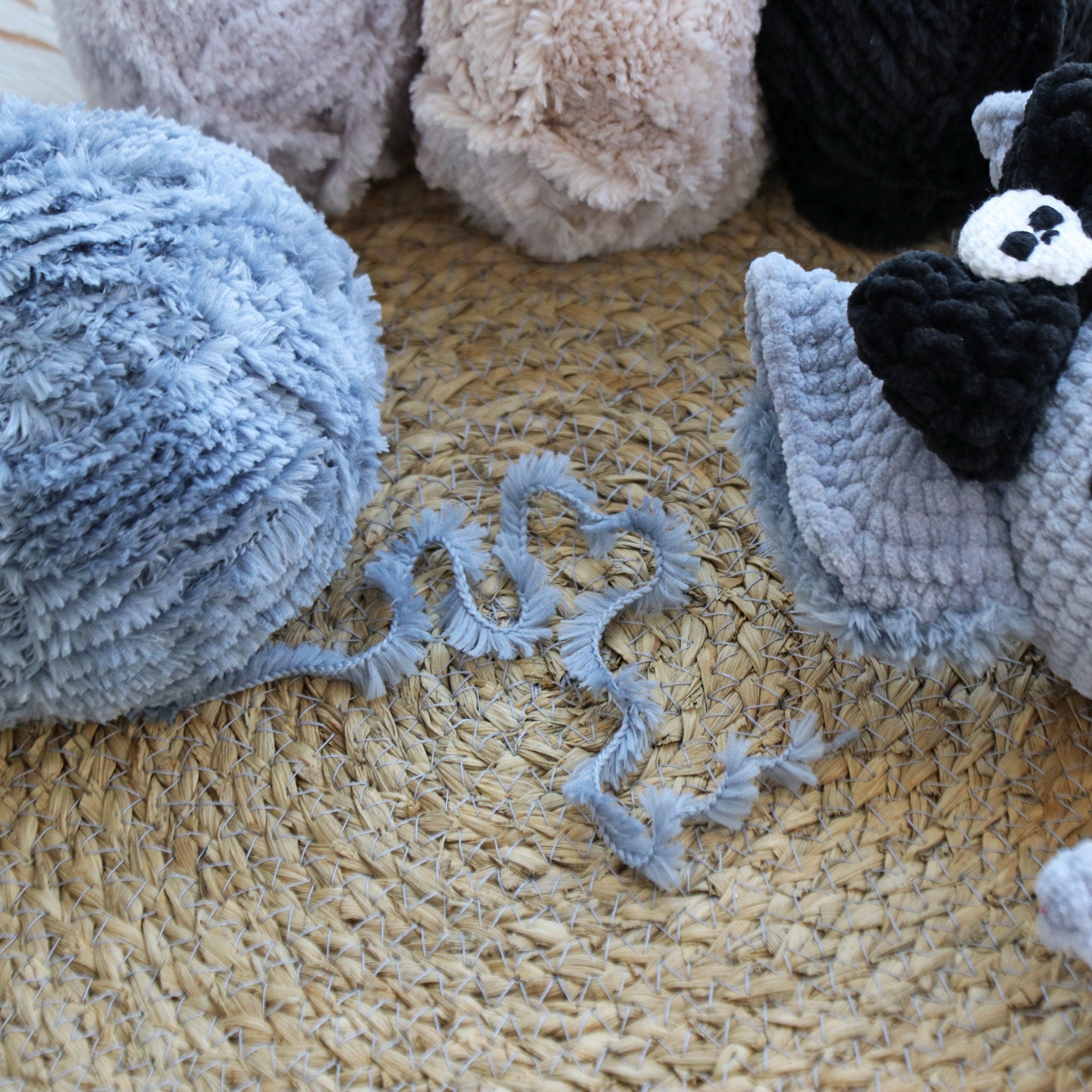 FAUX FUR YARN 100g, Amigurumi Yarn, Eyelash Yarn, Fluffy Yarn, Fur Yarn - Ultra Soft, Soft Toys Yarn, Soft Crochet Yarn, Holiday Yarn