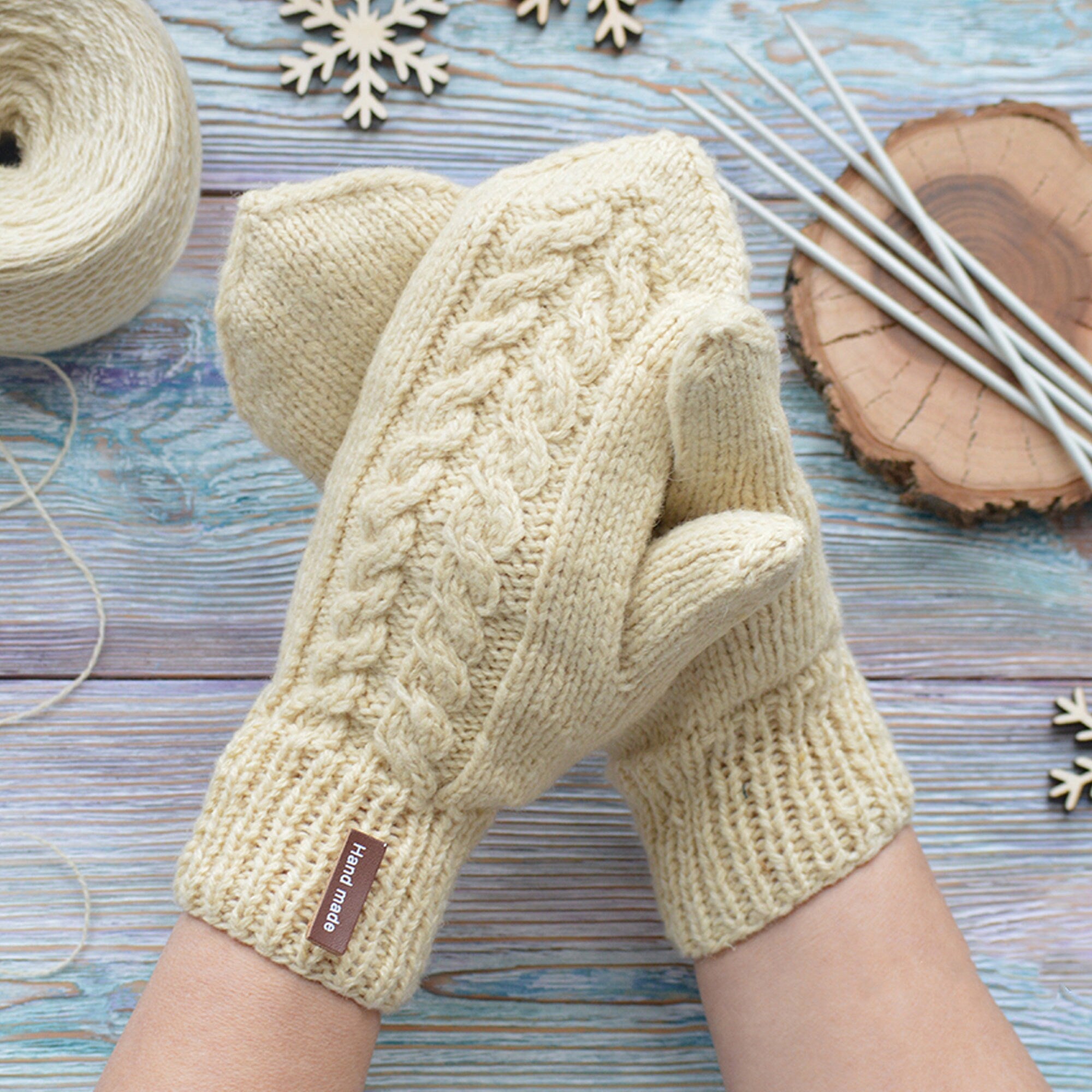 MITTEN PATTERN. Knitting pattern. PDF seamless mittens pattern. Cable knit mittens. Women mitten pattern. Men mitten pattern. Kids mittens