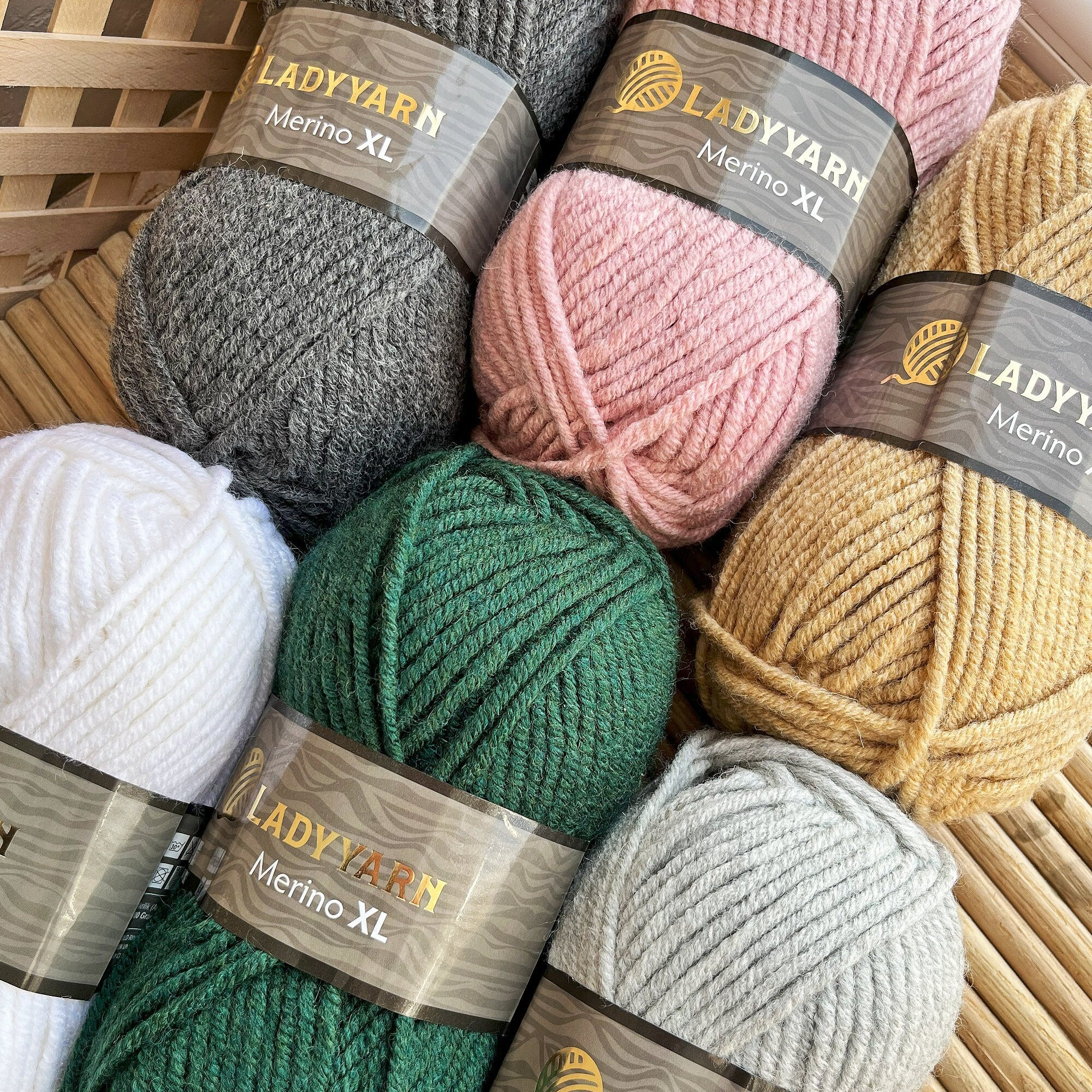 Wool CHUNKY Yarn - LADY YARN, Super Bulky Yarn, Wool Blend Yarn, Warm Yarn, Winter Yarn, Very Bulky Yarn, Crochet, Knitting Yarn, Wool Yarn