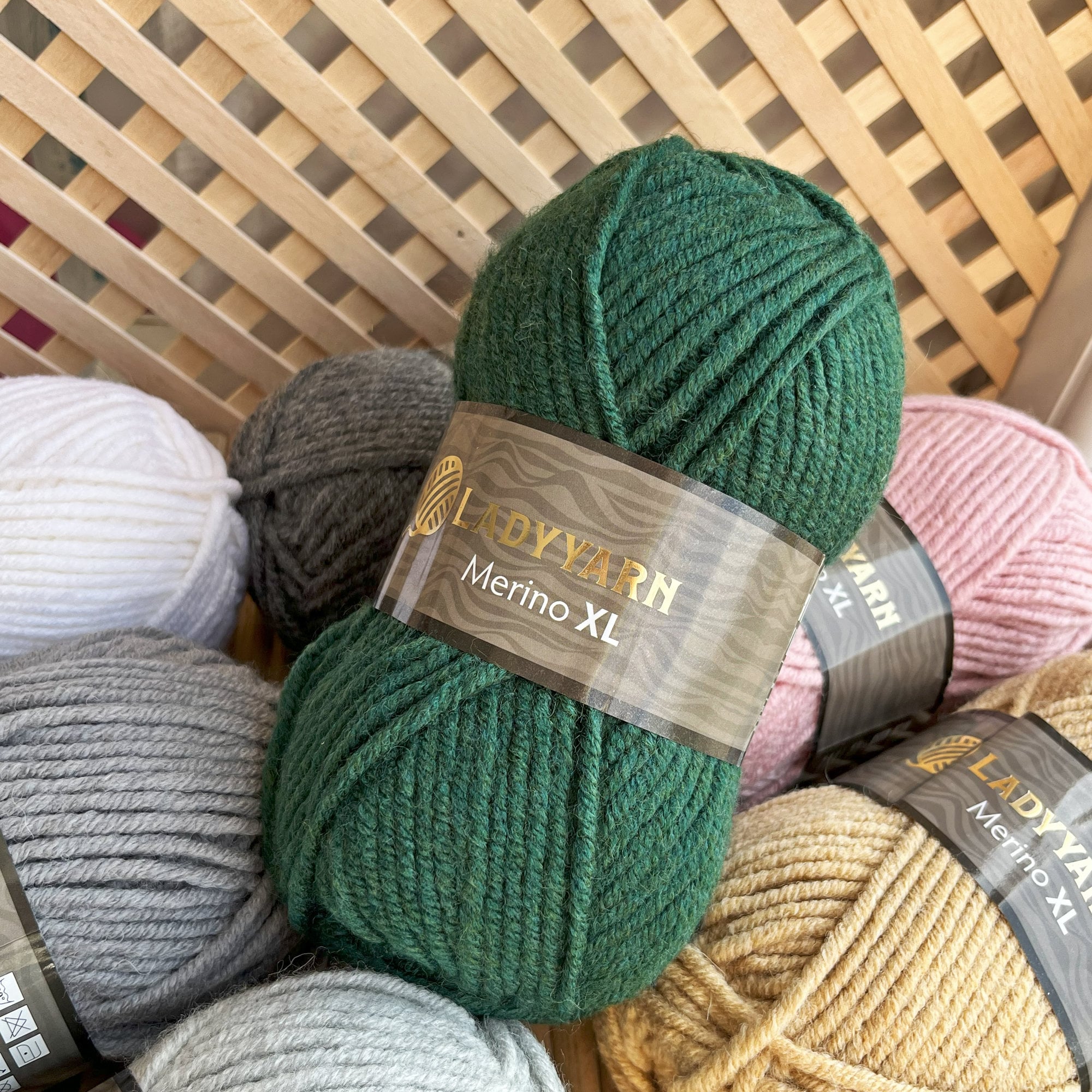 Wool CHUNKY Yarn - LADY YARN, Super Bulky Yarn, Wool Blend Yarn, Warm Yarn, Winter Yarn, Very Bulky Yarn, Crochet, Knitting Yarn, Wool Yarn