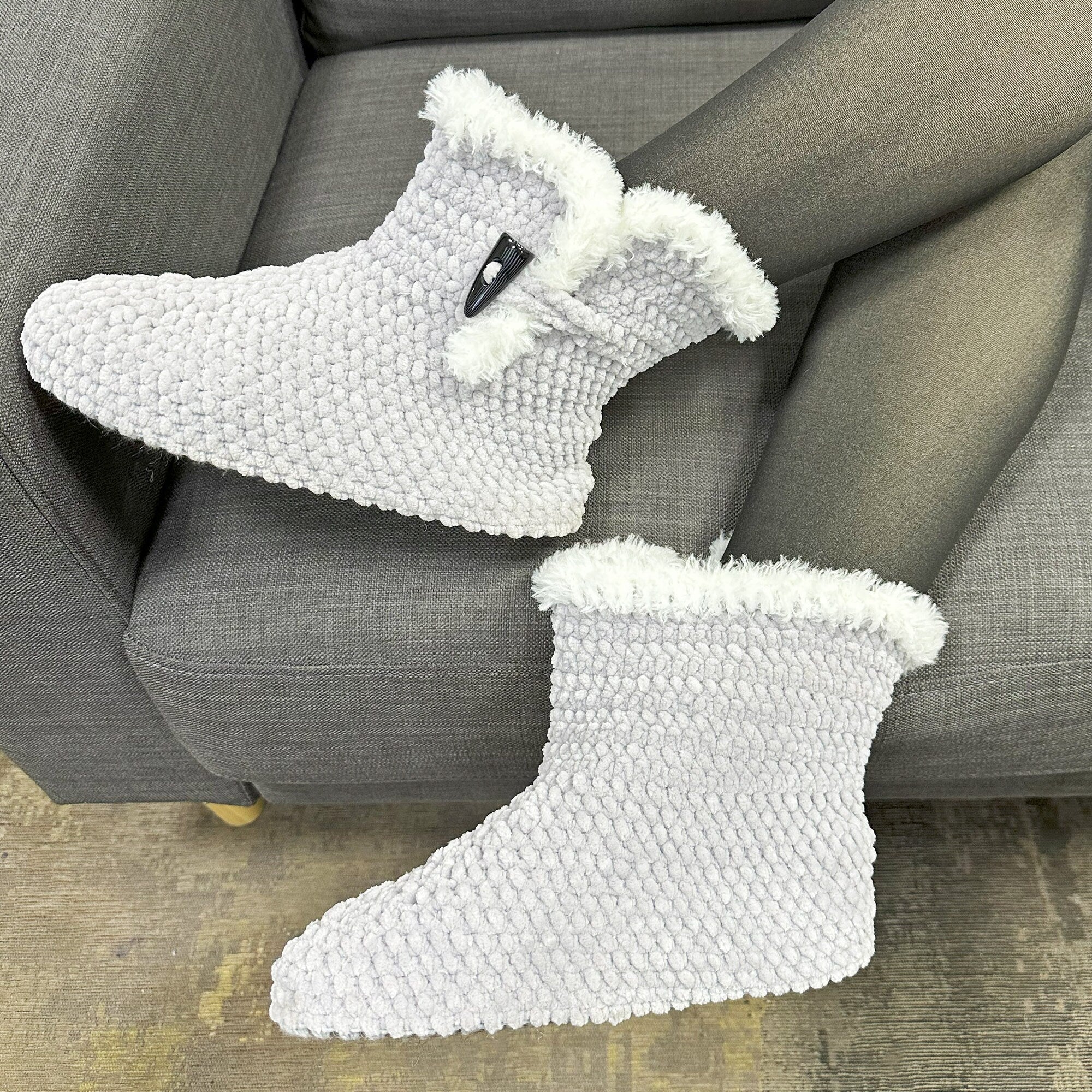 Crochet House Slipper Pattern Size US 8.5/UK 7/EU 39/9.75"/24.6 cm (can be adjusted to bigger / smaller sizes), Classic Snow Boots