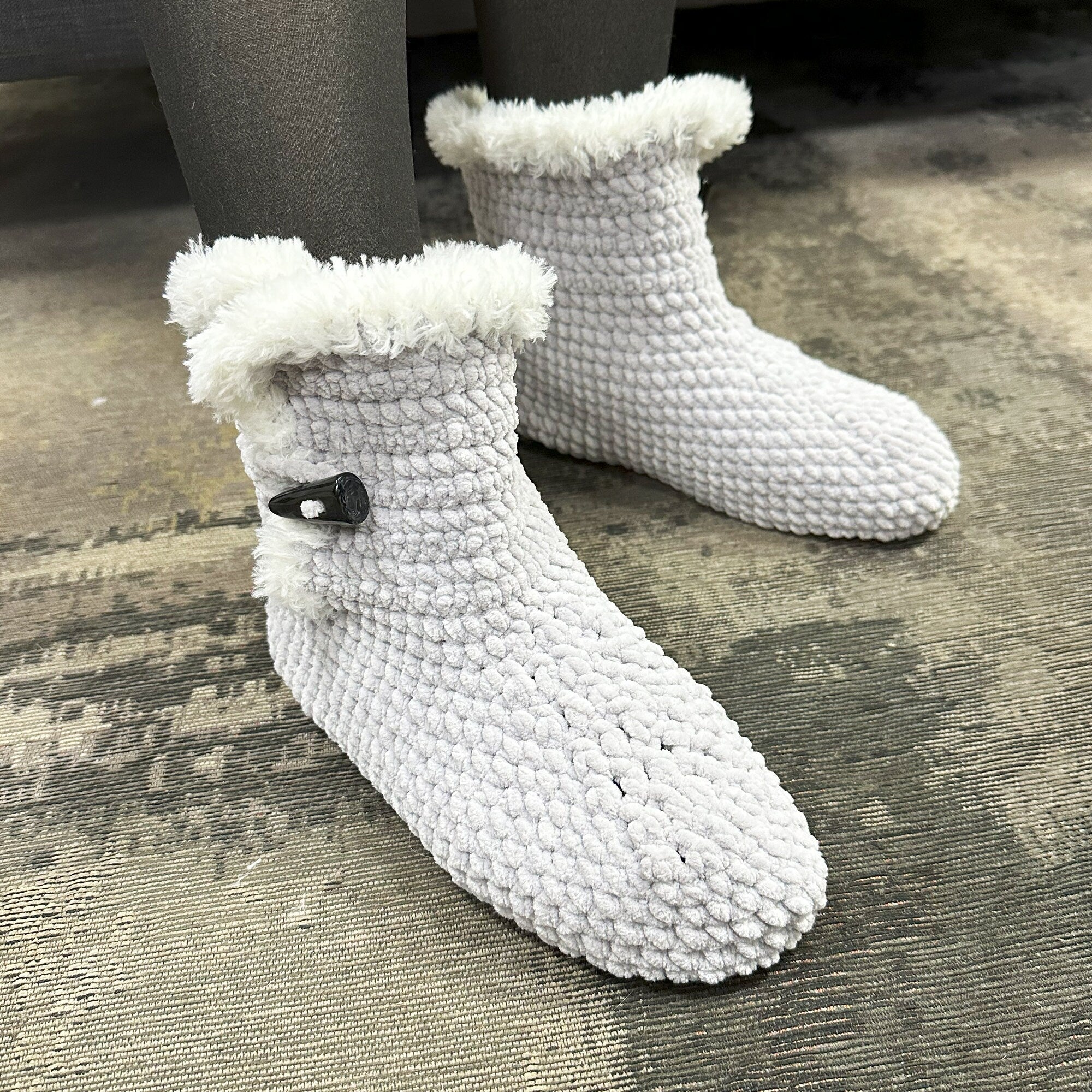 Crochet House Slipper Pattern Size US 8.5/UK 7/EU 39/9.75"/24.6 cm (can be adjusted to bigger / smaller sizes), Classic Snow Boots