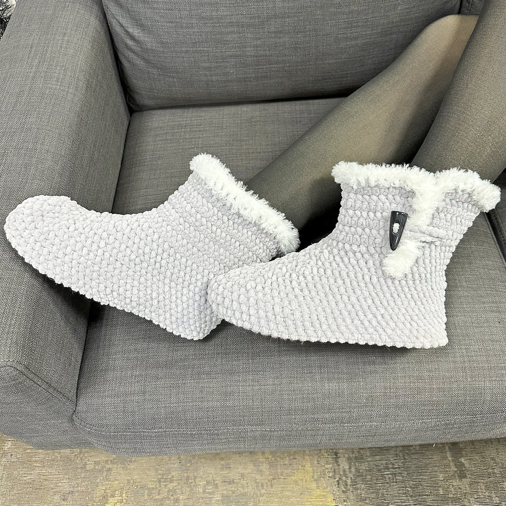 Crochet House Slipper Pattern Size US 8.5/UK 7/EU 39/9.75"/24.6 cm (can be adjusted to bigger / smaller sizes), Classic Snow Boots