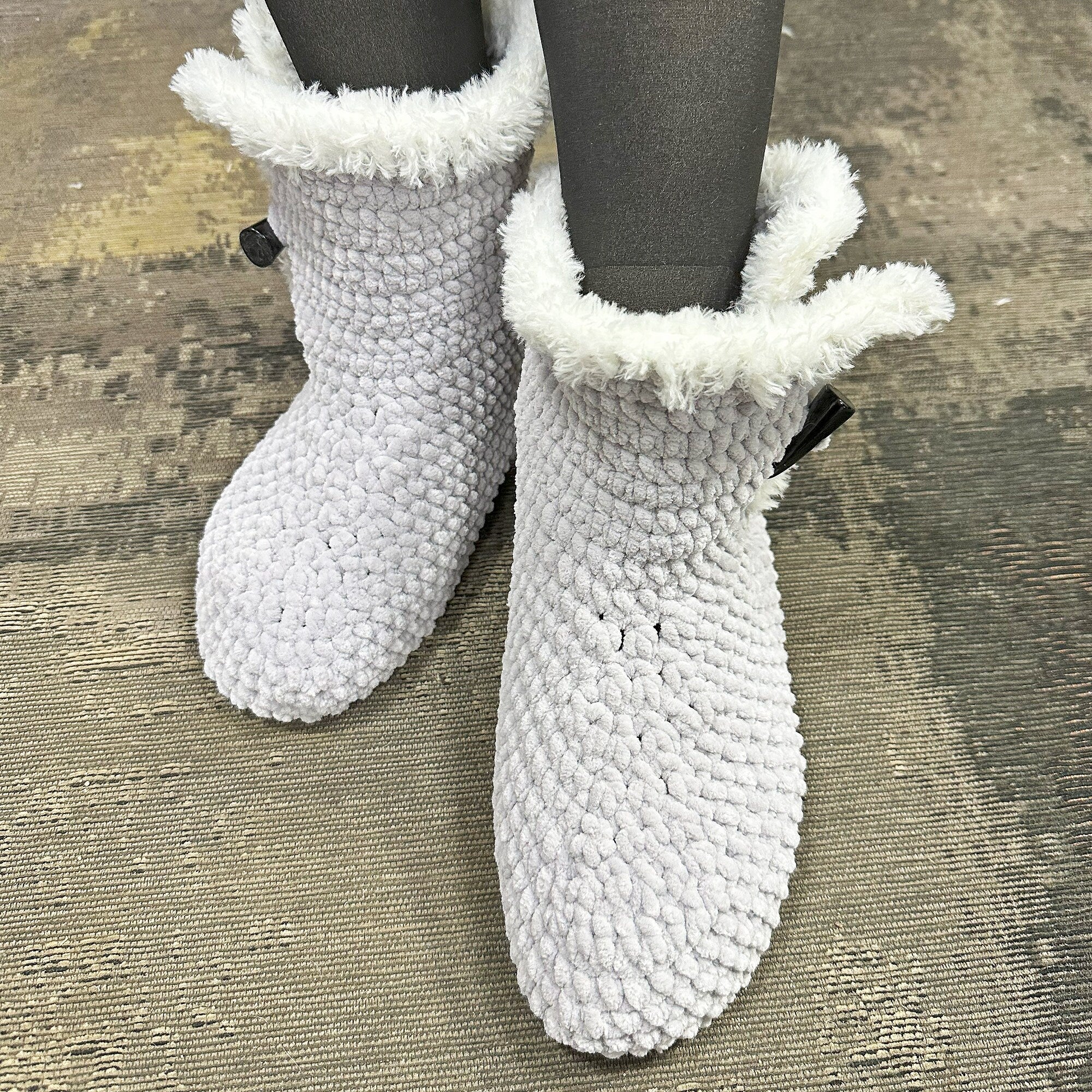 Crochet House Slipper Pattern Size US 8.5/UK 7/EU 39/9.75"/24.6 cm (can be adjusted to bigger / smaller sizes), Classic Snow Boots