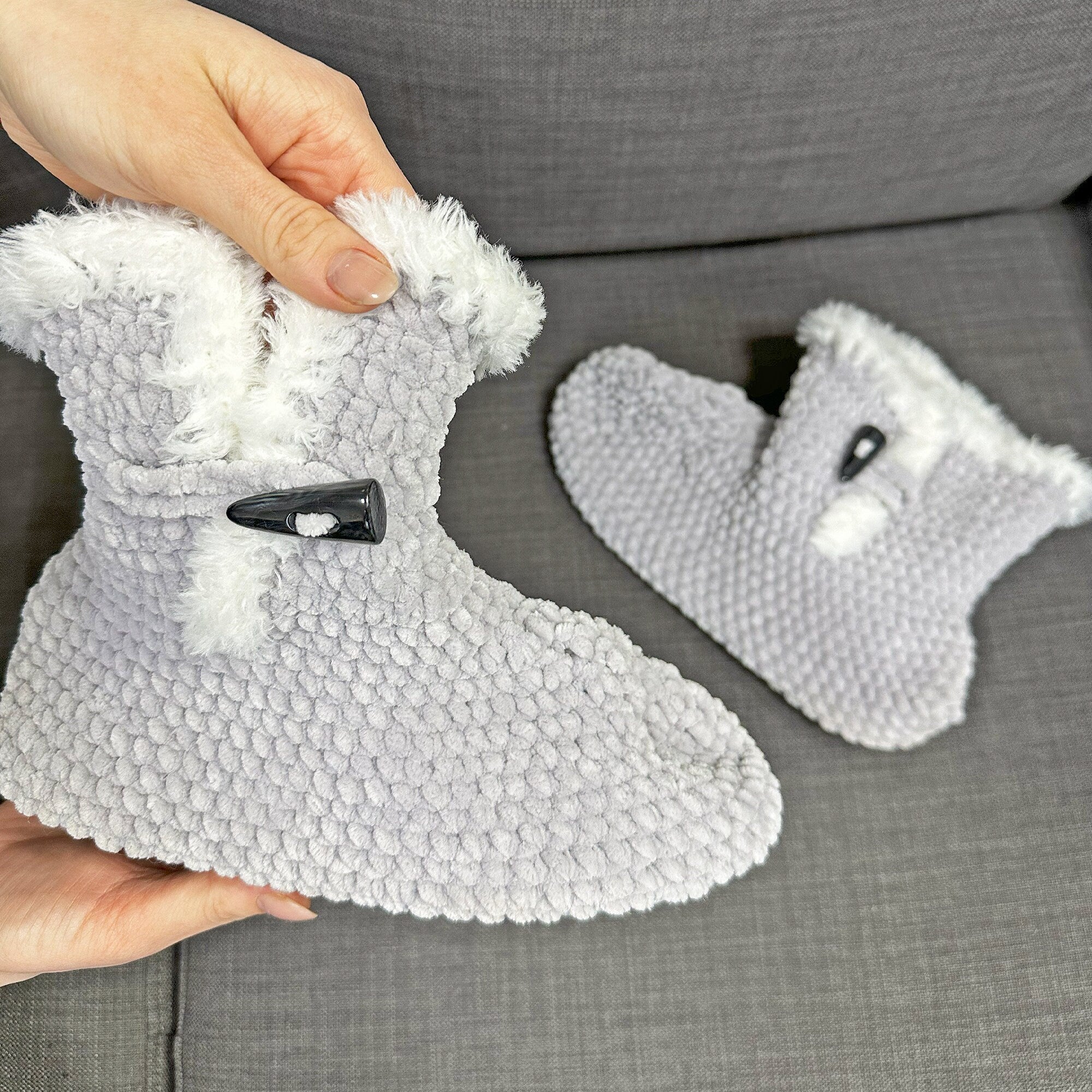 Crochet House Slipper Pattern Size US 8.5/UK 7/EU 39/9.75"/24.6 cm (can be adjusted to bigger / smaller sizes), Classic Snow Boots