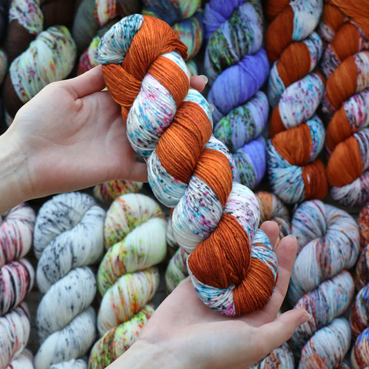 SOCK YARN. Hand dyed sock yarn. Fingering sock yarn. Sprinkle yarn. Merino wool sock yarn. 100 g / 400 m. Color and quantity optional