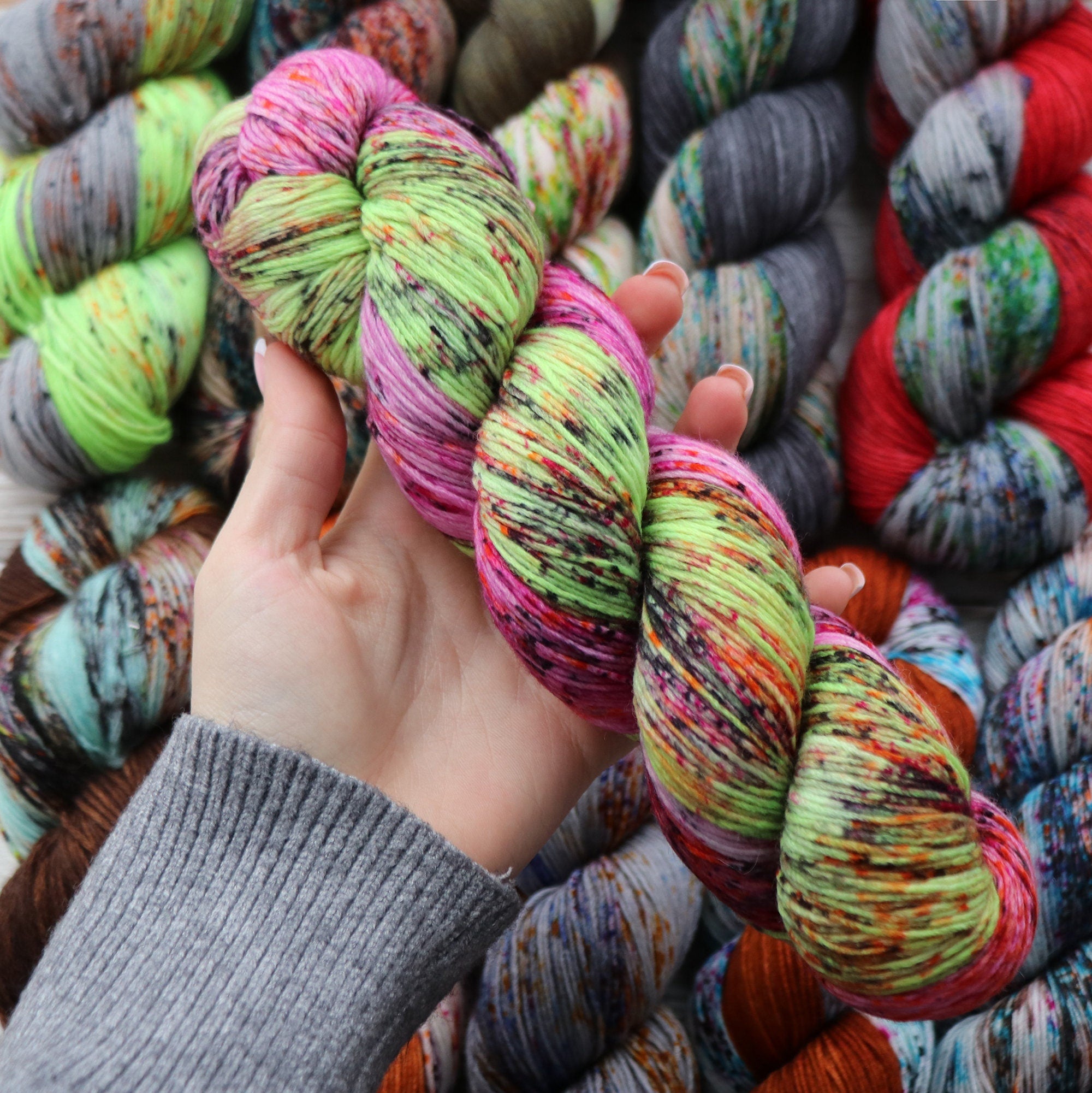 SOCK YARN. Hand dyed sock yarn. Fingering sock yarn. Sprinkle yarn. Merino wool sock yarn. 100 g / 400 m. Color and quantity optional