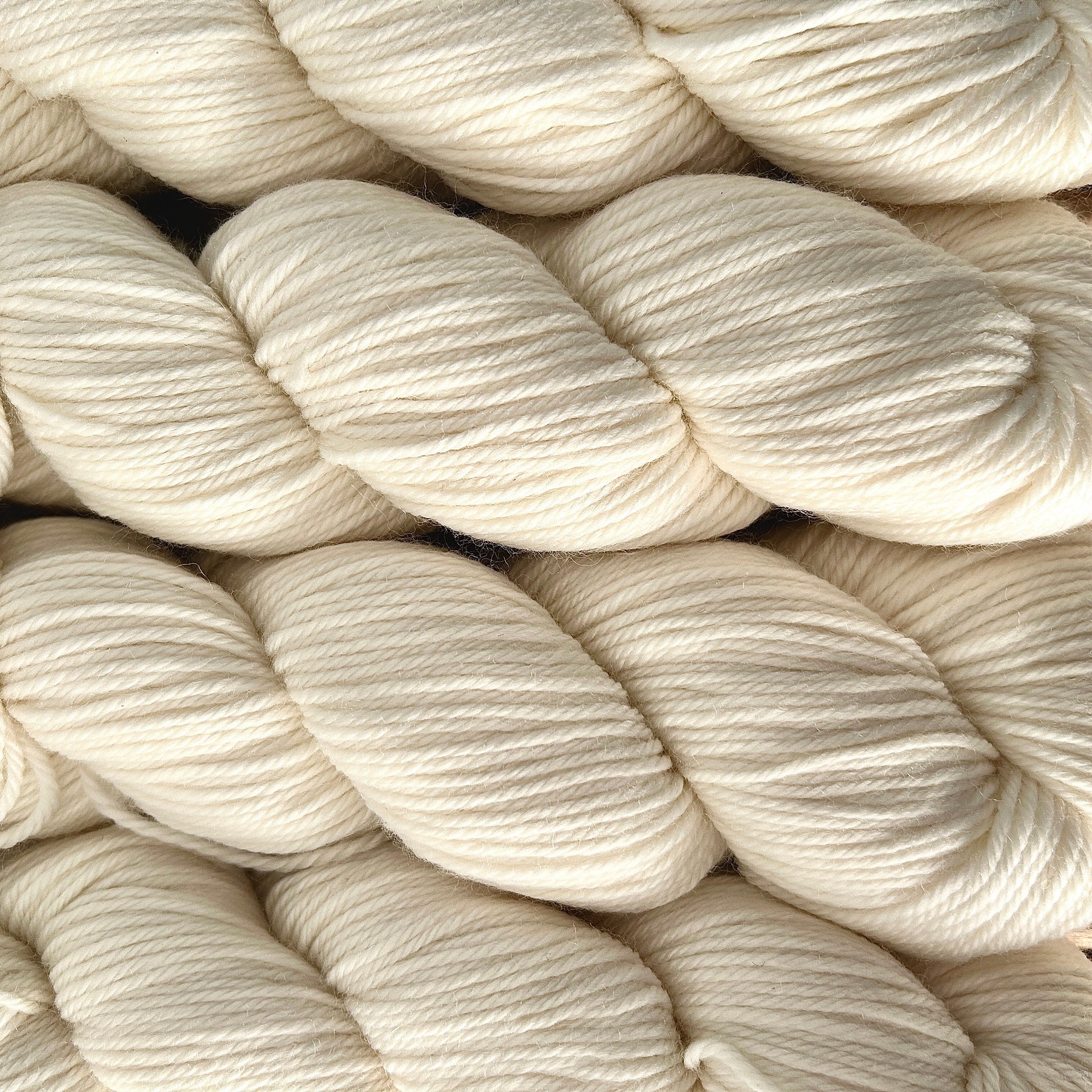 Undyed MERINO WOOL Yarn, Natural Worsted Weight Yarn, 75% Merino Wool, Blank Yarn for Dyeing, Knitting Yarn, Crochet Yarn
