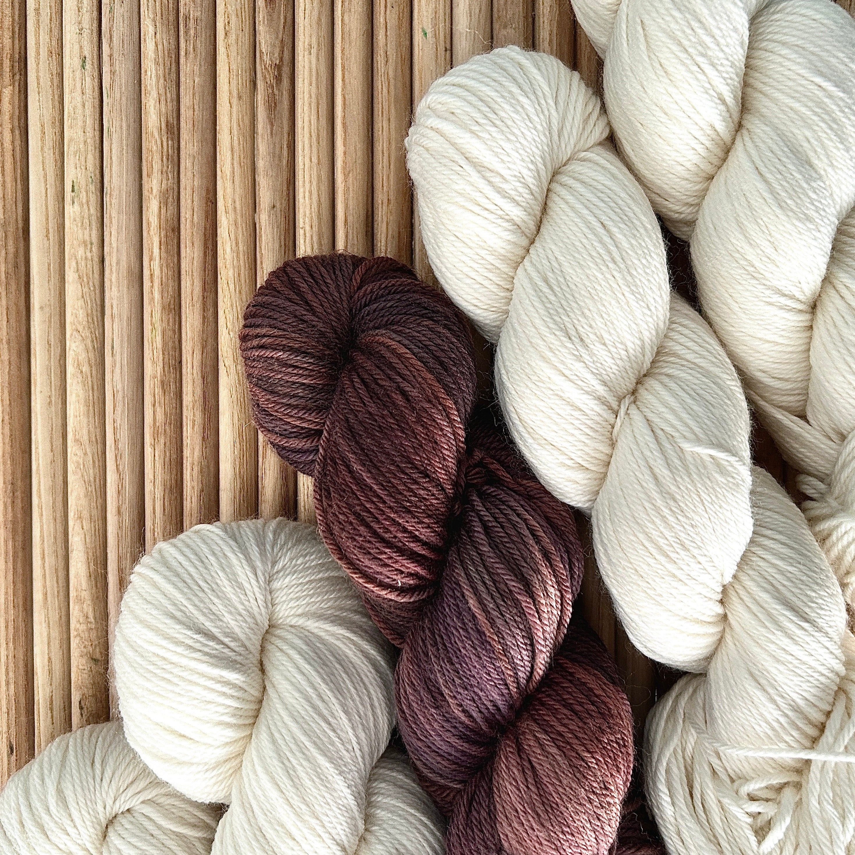 Undyed MERINO WOOL Yarn, Natural Worsted Weight Yarn, 75% Merino Wool, Blank Yarn for Dyeing, Knitting Yarn, Crochet Yarn