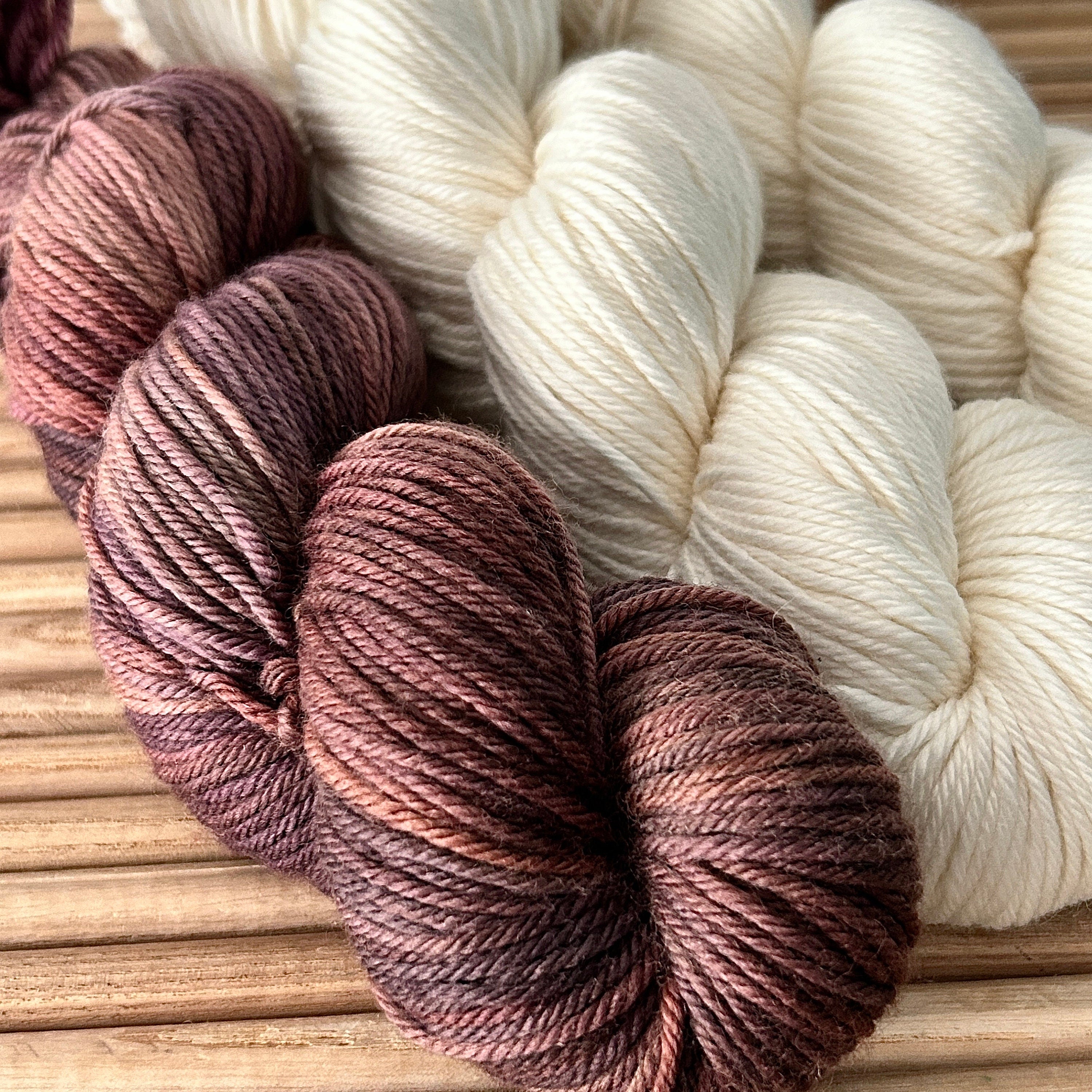 Undyed MERINO WOOL Yarn, Natural Worsted Weight Yarn, 75% Merino Wool, Blank Yarn for Dyeing, Knitting Yarn, Crochet Yarn