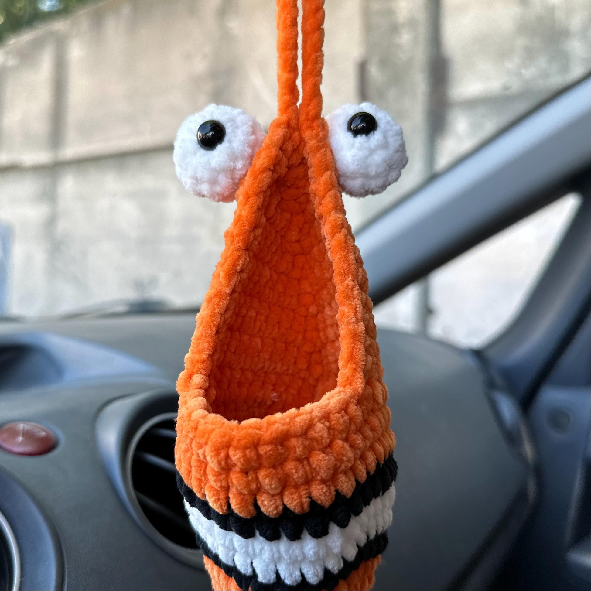 hanging car planter CLOWN FISH CAR HANGER Crochet Pattern (skill level beginner) – Candy-Yarn