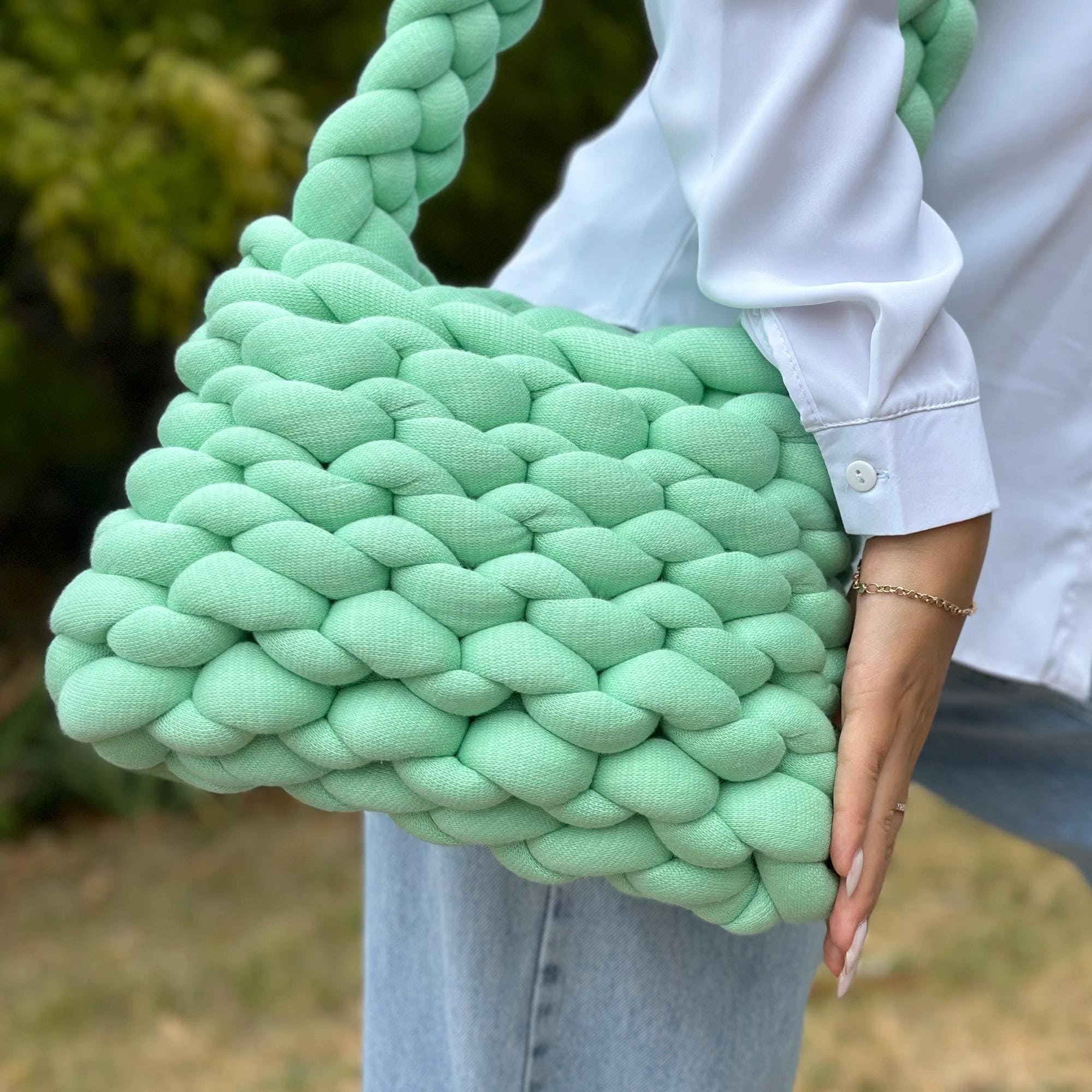 Easy CHUNKY Crossbody YARN BAG Arm Knitting Pattern, The Frankie Bag, Pdf and Video Tutorial Chunky Purse, Purse Crochet Pattern