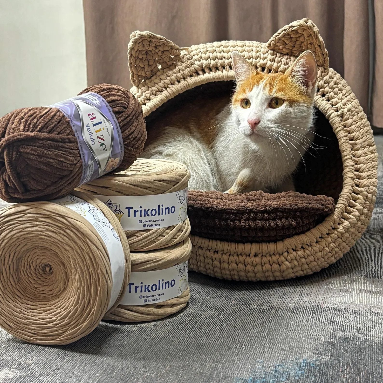 Cat Bed Crochet Kit (skill level Beginner)