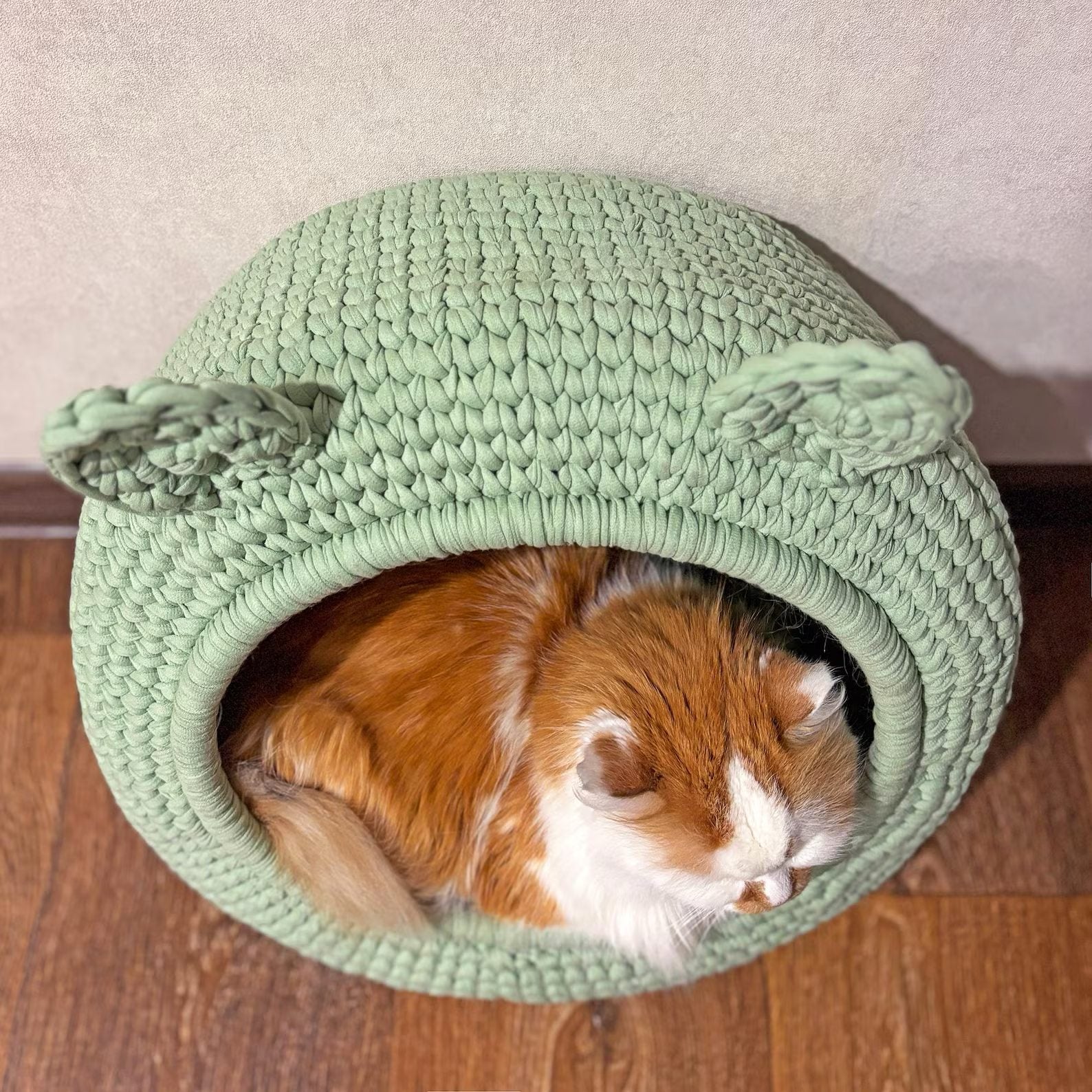 Cat Bed Crochet Kit (skill level Beginner)
