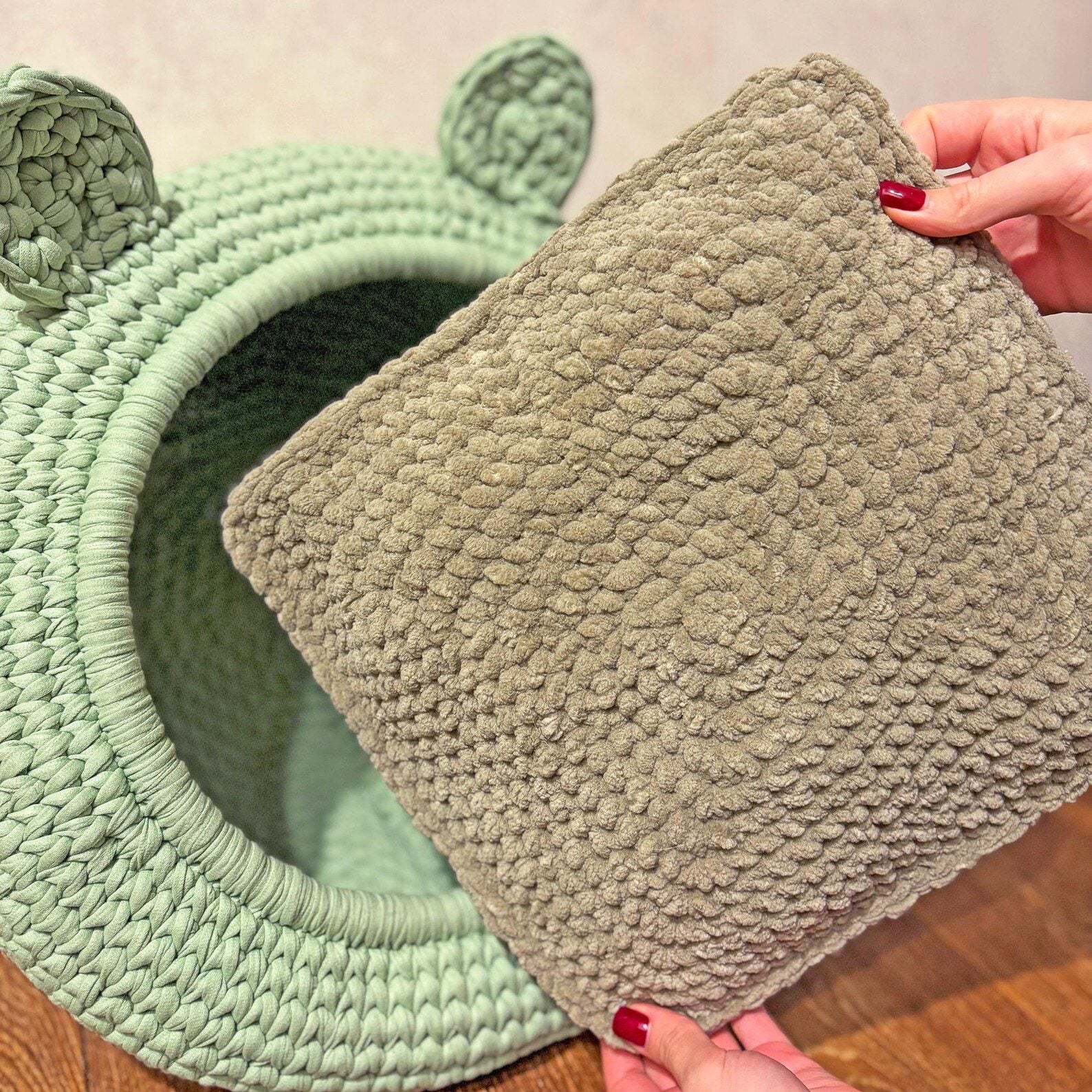 Cat Bed Crochet Kit (skill level Beginner)