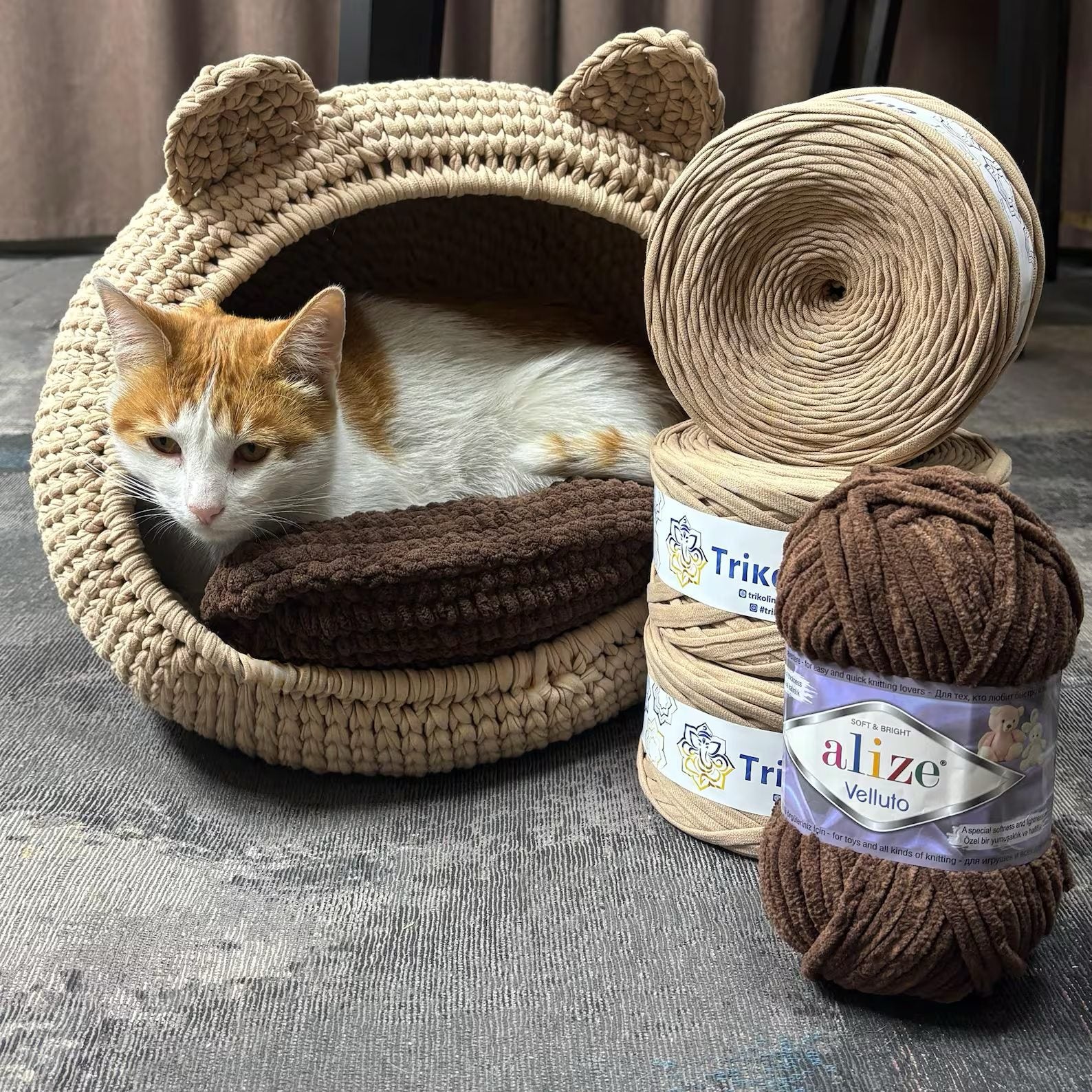 Cat Bed Crochet Kit (skill level Beginner)