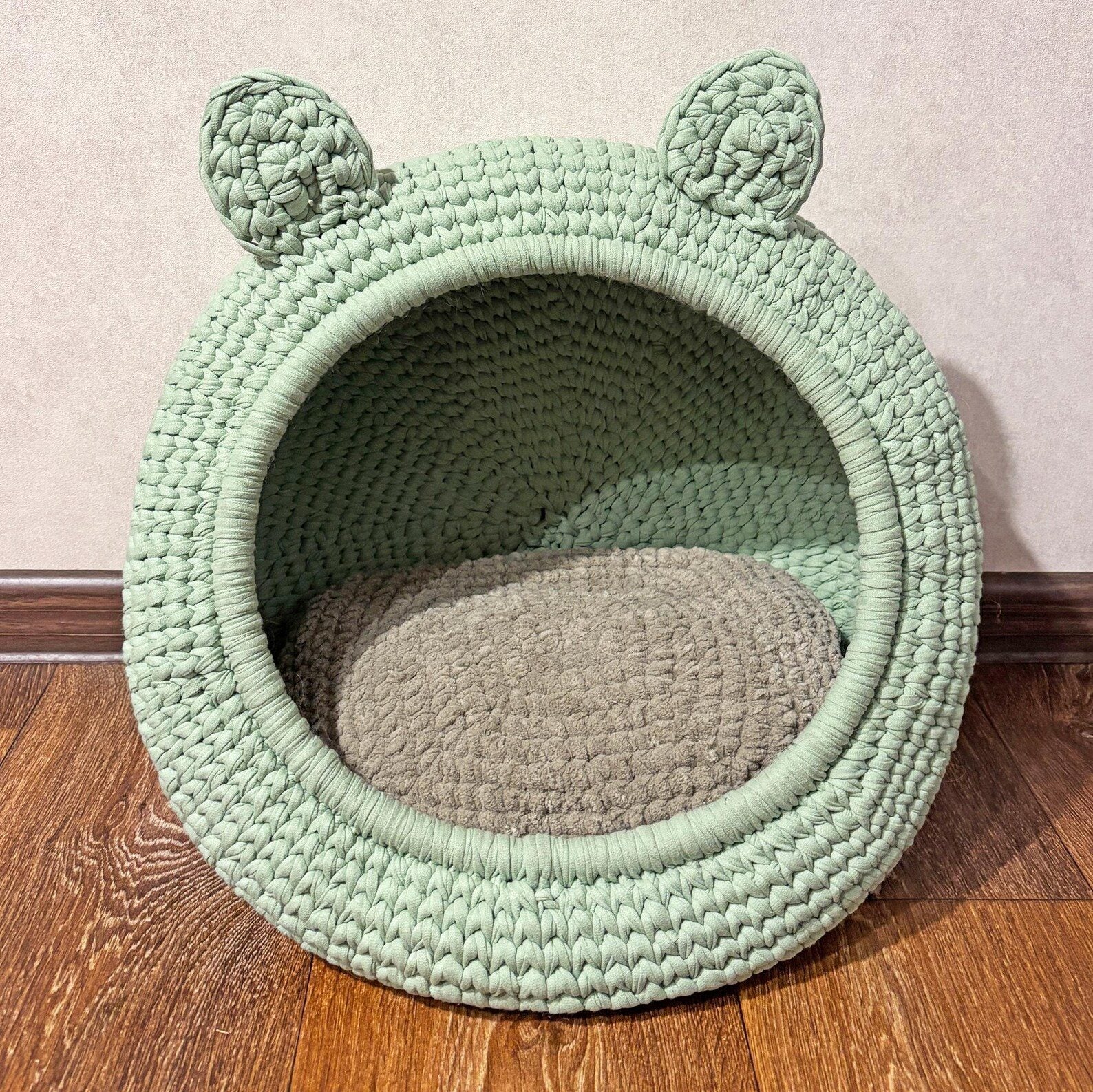 Cat Bed Crochet Kit (skill level Beginner)