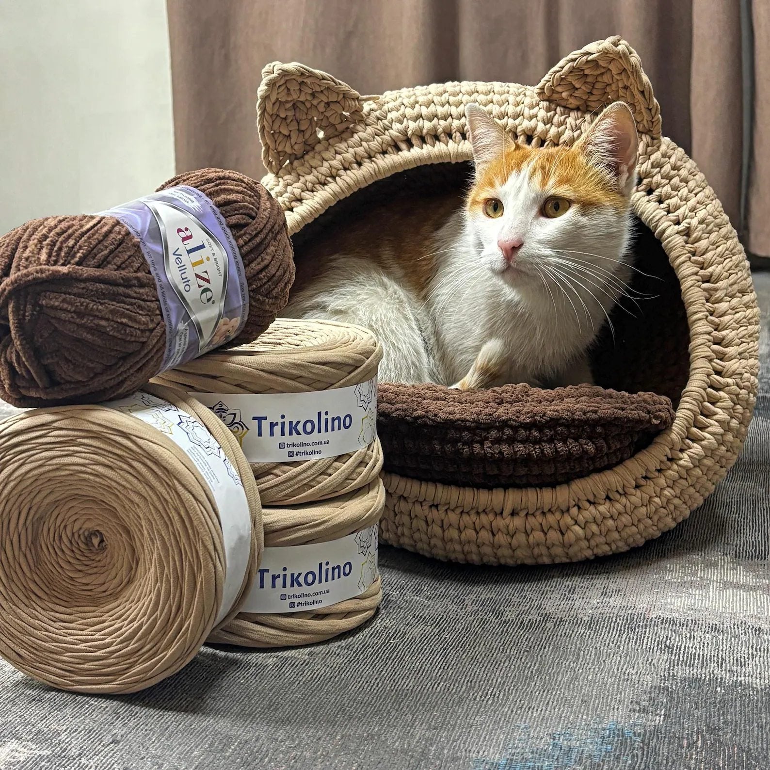 Cat Bed Crochet Kit (skill level Beginner)